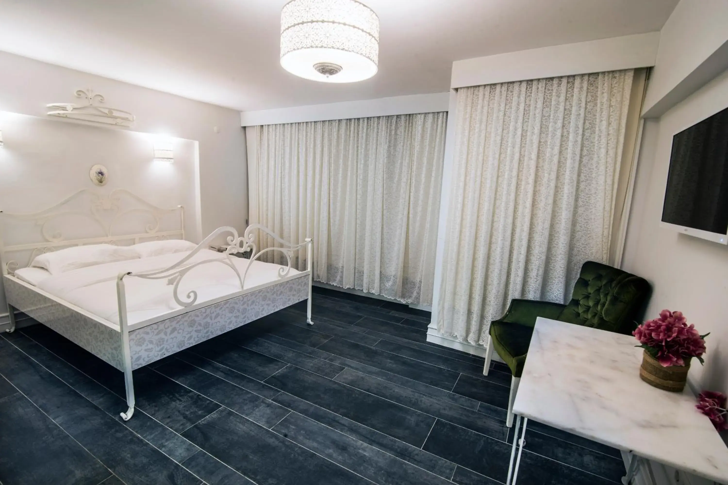 Photo of the whole room in Büyükada Port Hotel Photo of the whole room in Büyükada Port Hotel