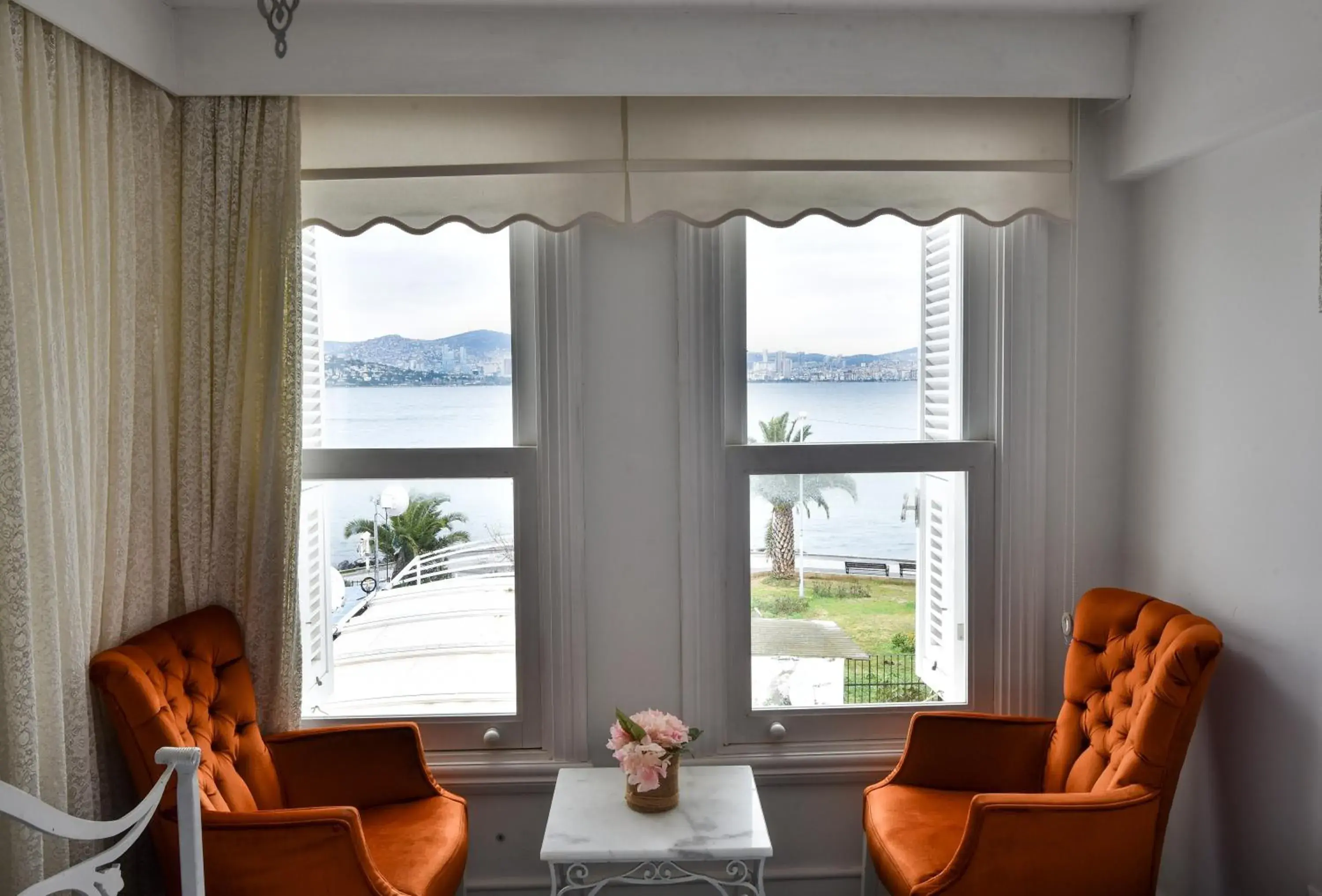 Deluxe Double Room with Sea View in Büyükada Port Hotel Deluxe Double Room with Sea View in Büyükada Port Hotel