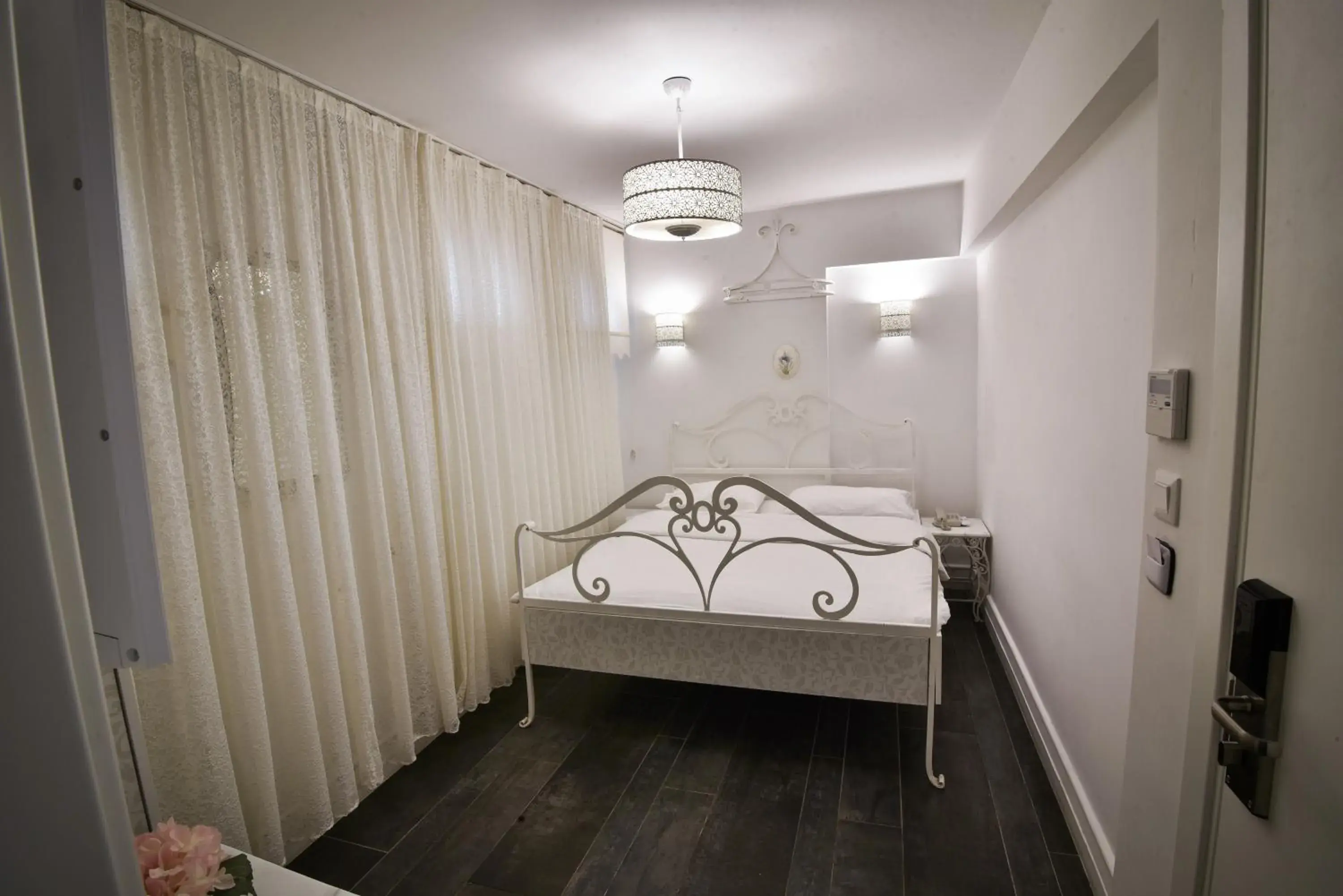 Photo of the whole room in Büyükada Port Hotel Photo of the whole room in Büyükada Port Hotel