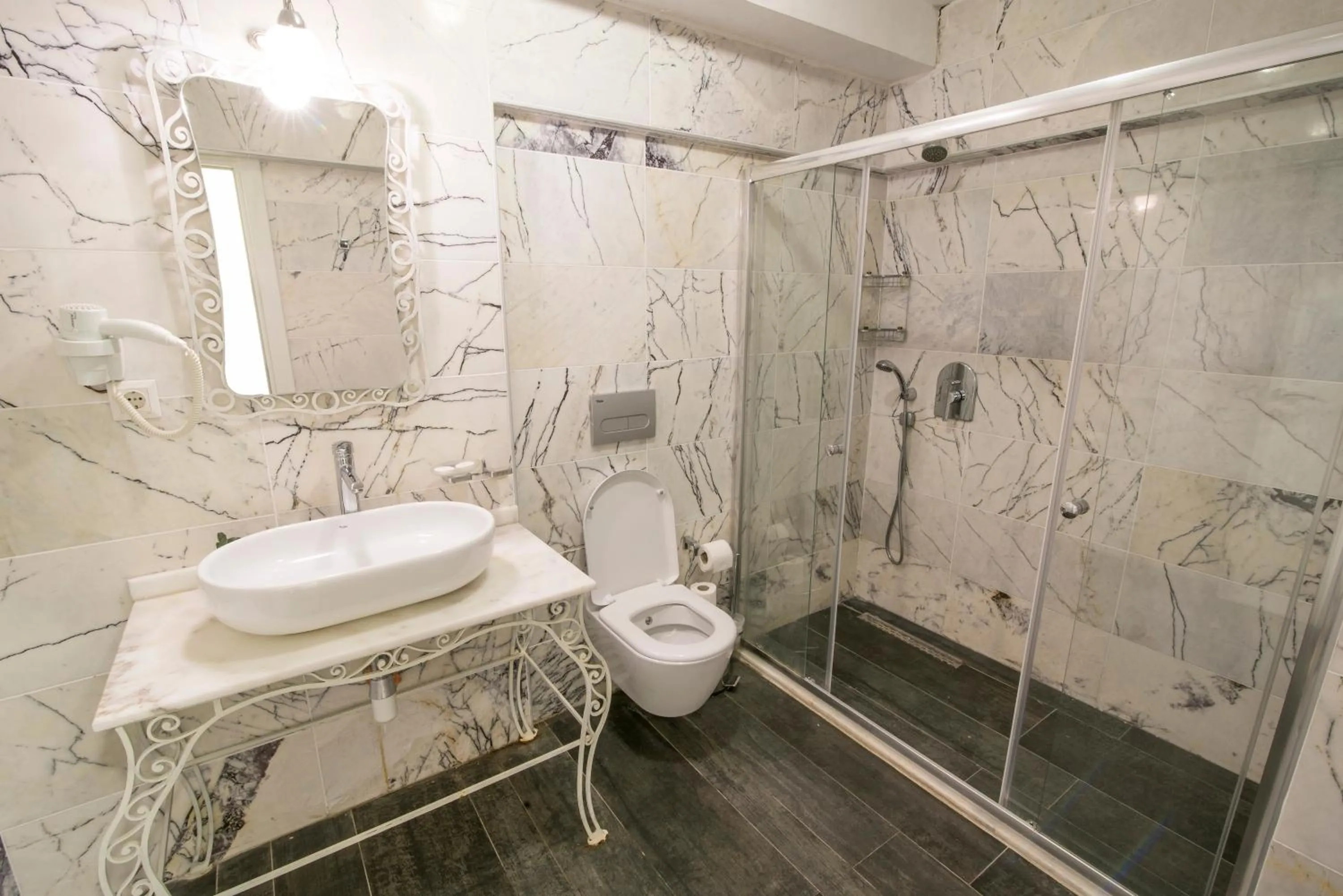 Bathroom in Büyükada Port Hotel