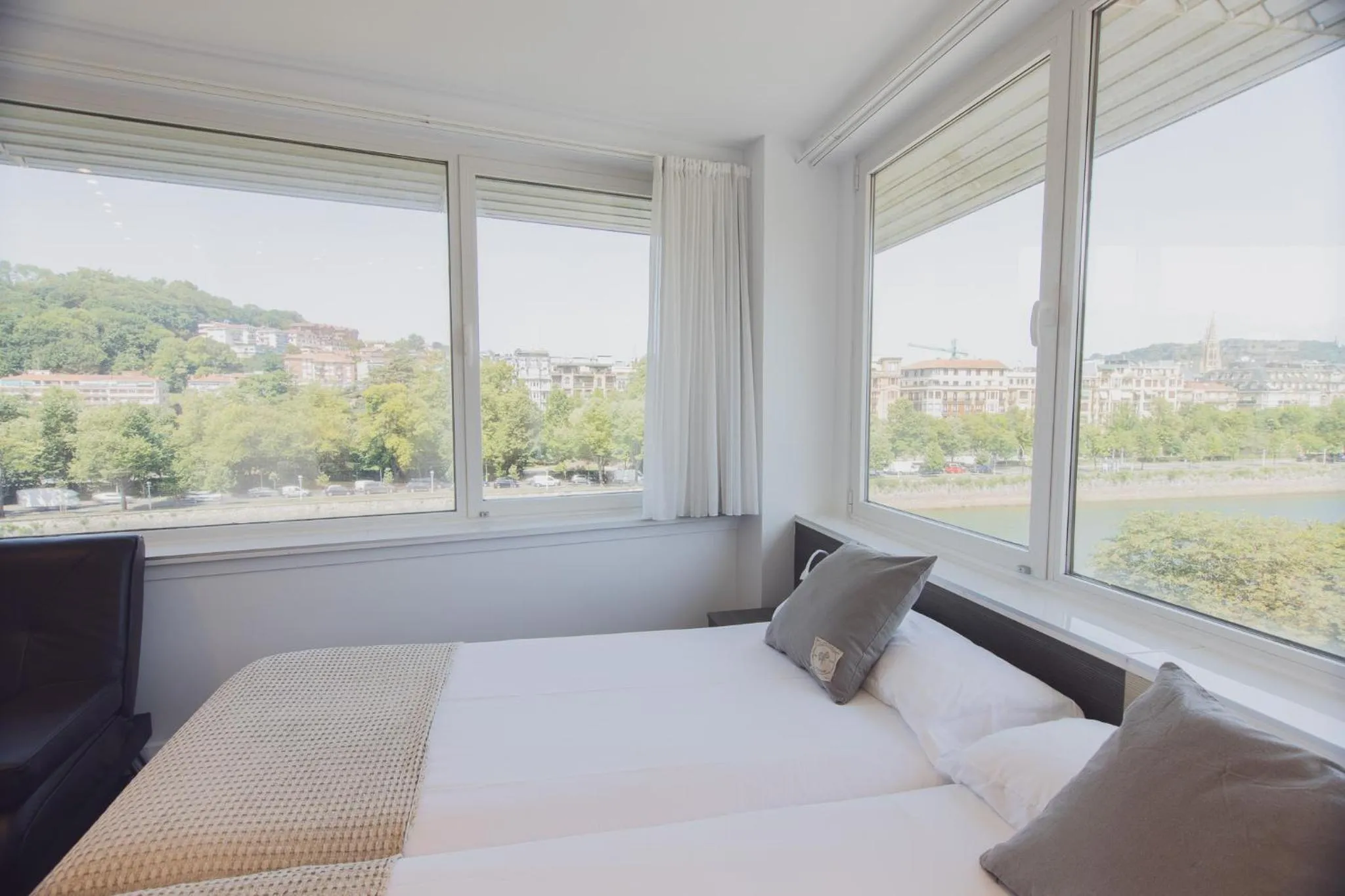 Bed in Pensión Riberas del Urumea