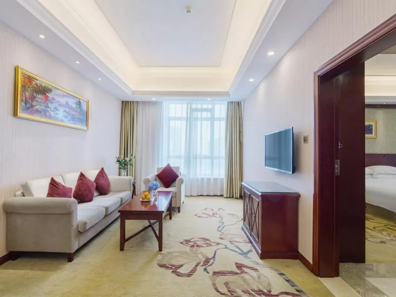 Bed in Vienna Hotel Guilin Lingchuan Shunxiang No.1 Mansion