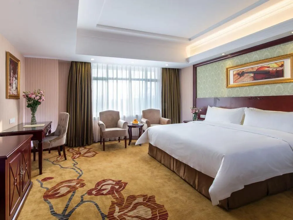Bed in Vienna Hotel Guangzhou Jinshazhou