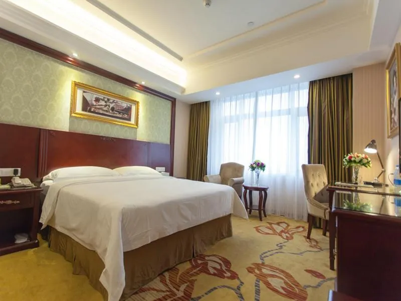 Bed in Vienna Hotel Guangzhou Jinshazhou