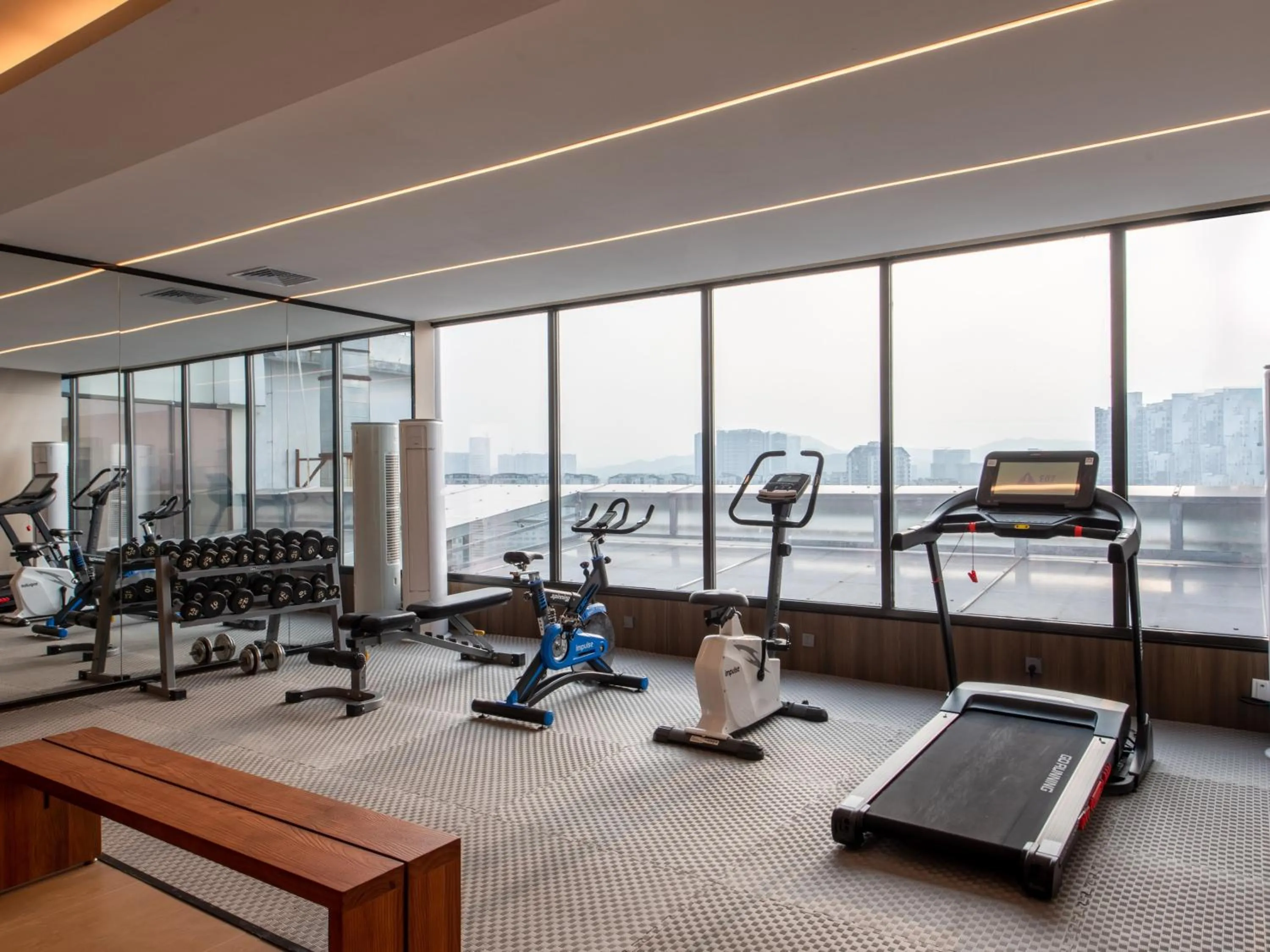 Fitness centre/facilities in Vienna International Hotel Guangzhou Baiyun International Conference Center