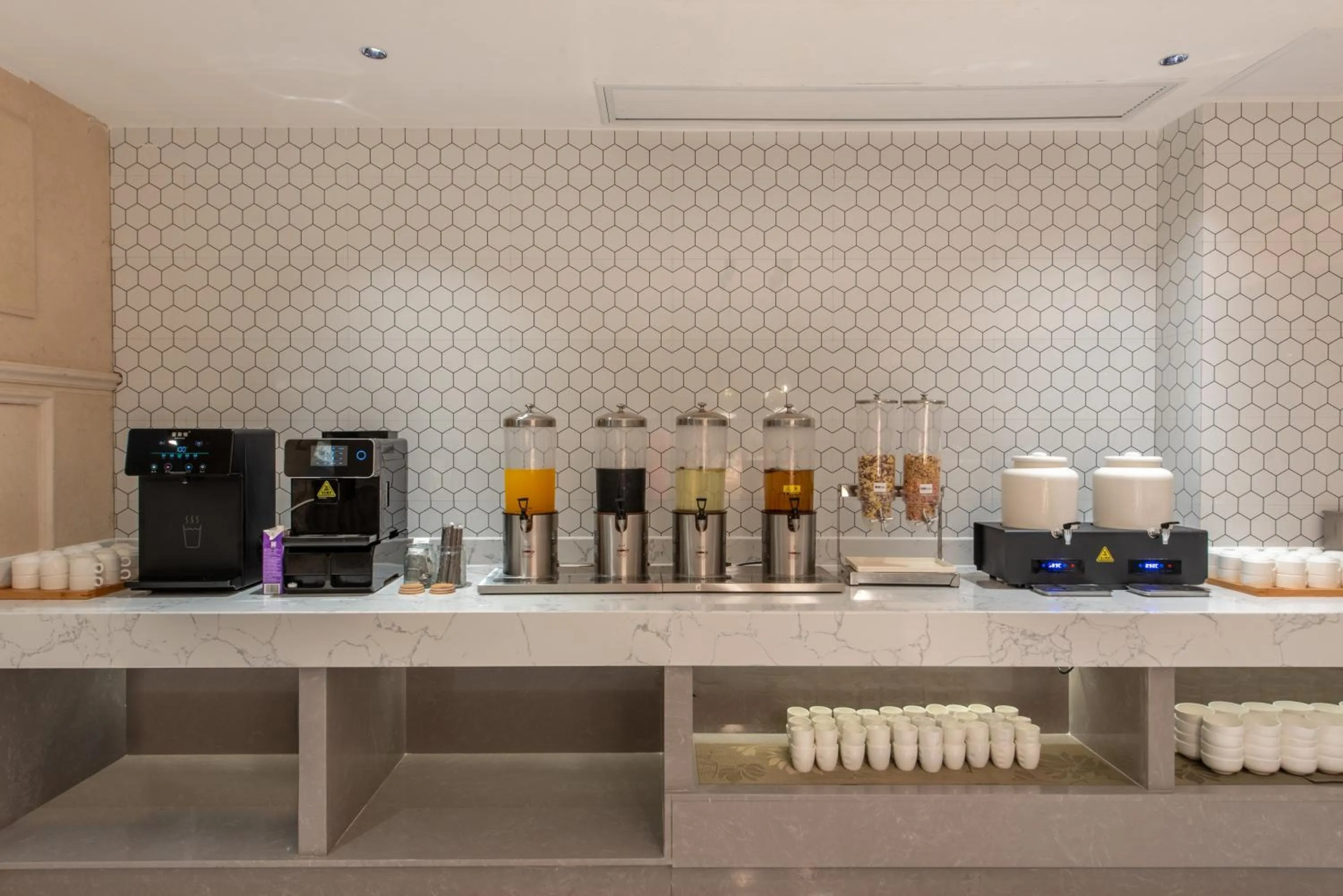 Food and drinks in Vienna International Hotel Guangzhou Baiyun International Conference Center