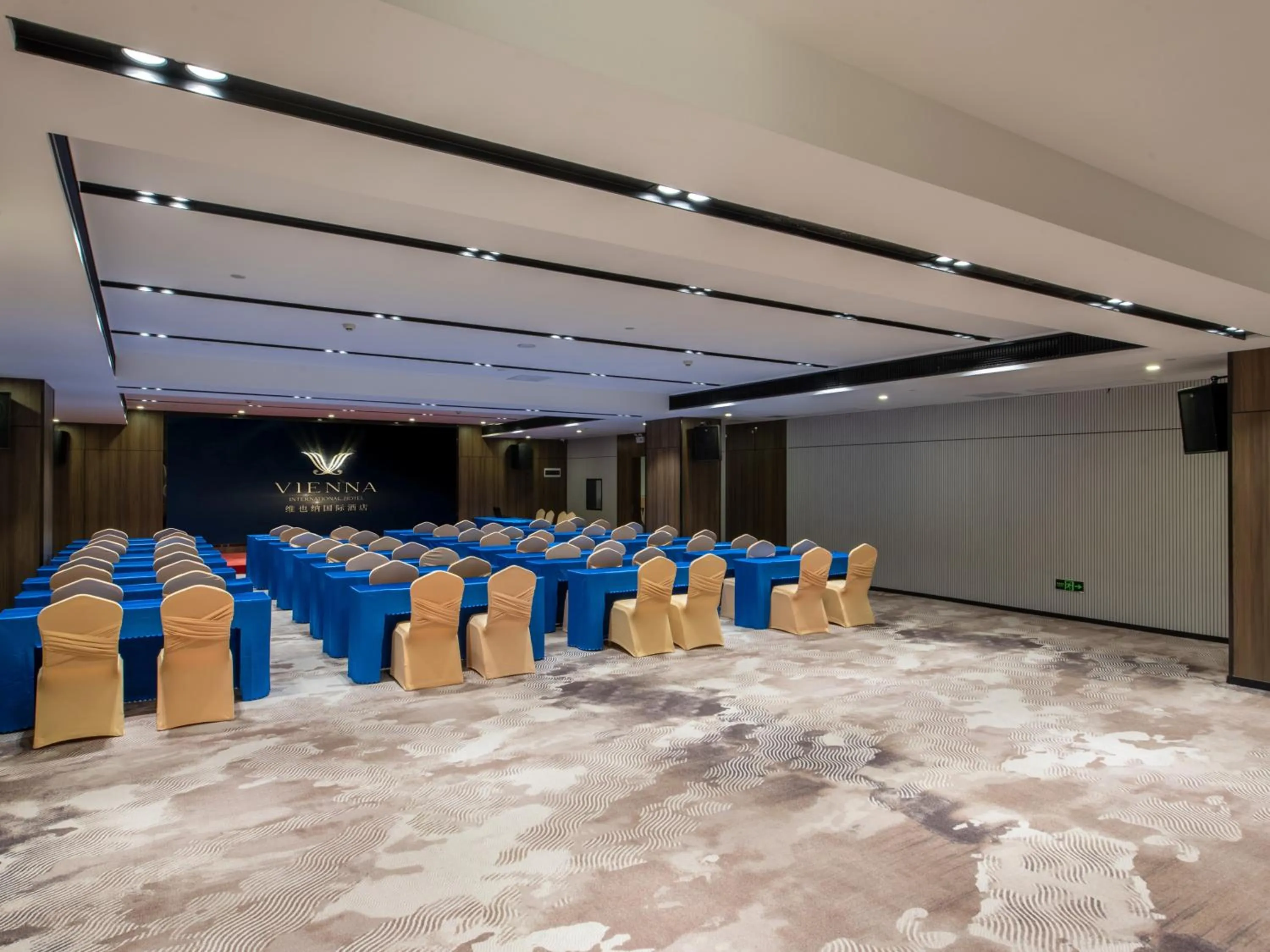Meeting/conference room in Vienna International Hotel Guangzhou Baiyun International Conference Center