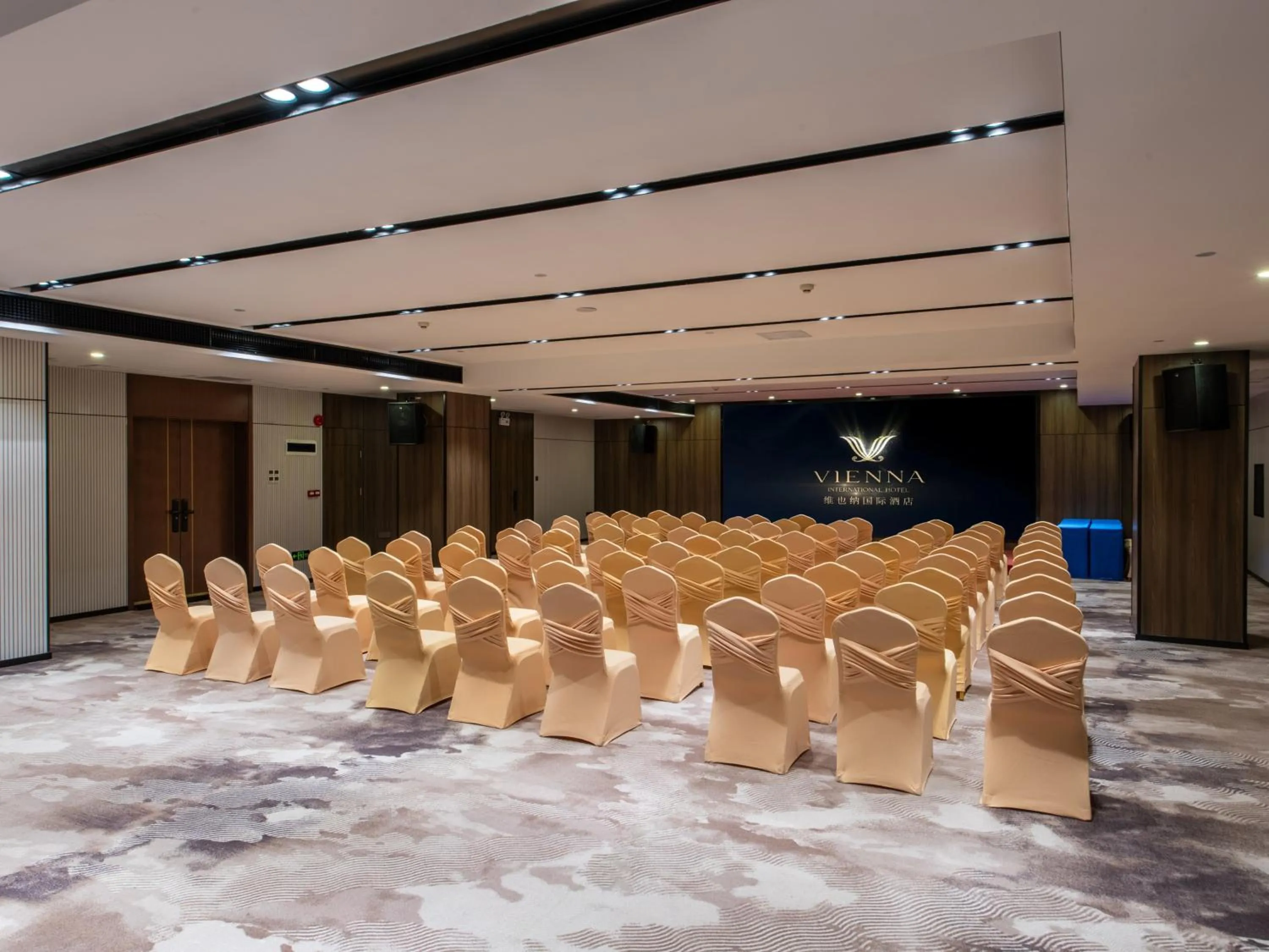 Meeting/conference room in Vienna International Hotel Guangzhou Baiyun International Conference Center