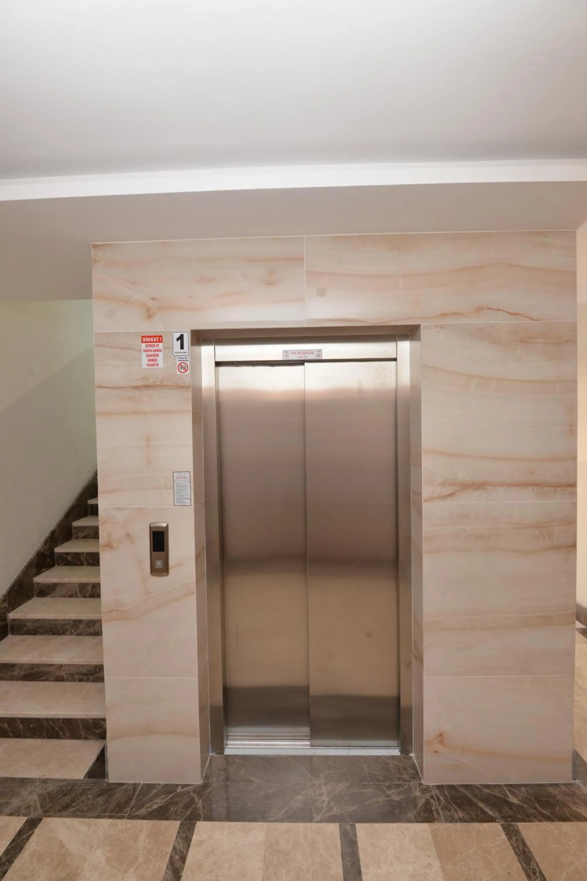 One-Bedroom Apartment with Balcony in Arti̇m Apart Hotel