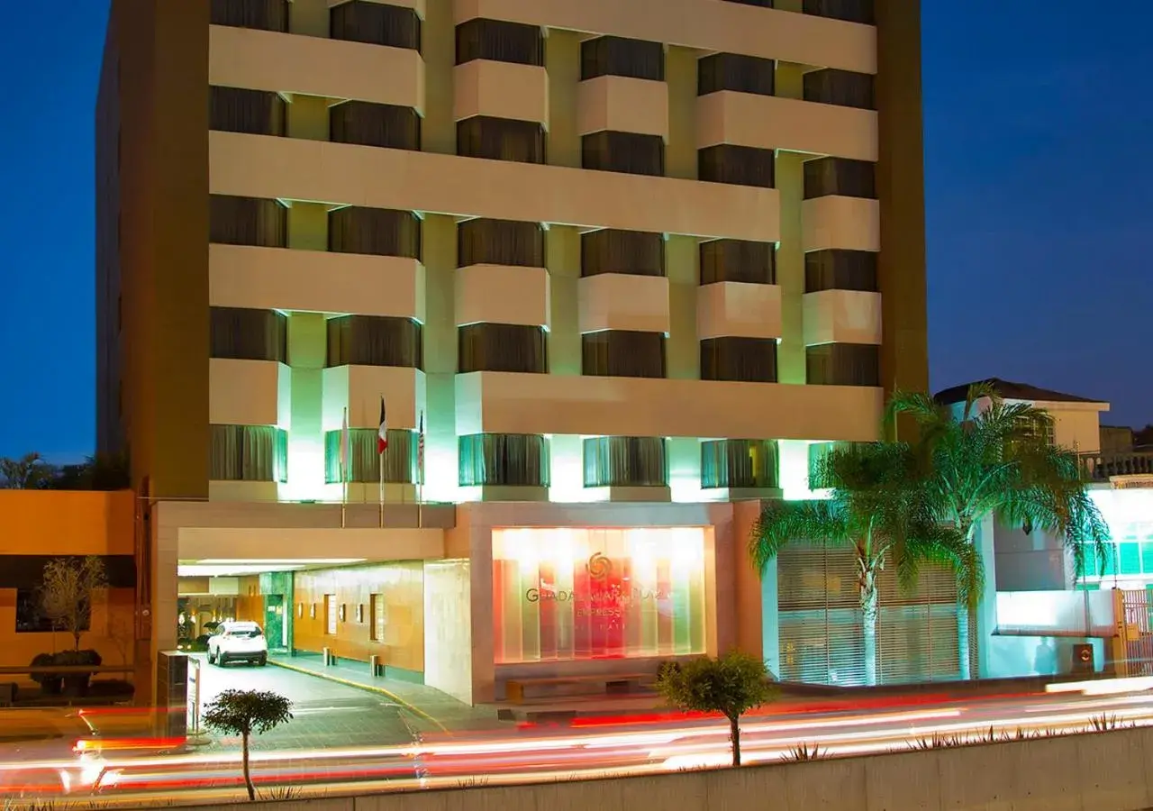 Property building in Hotel Guadalajara Plaza Ejecutivo Property building in Hotel Guadalajara Plaza Ejecutivo