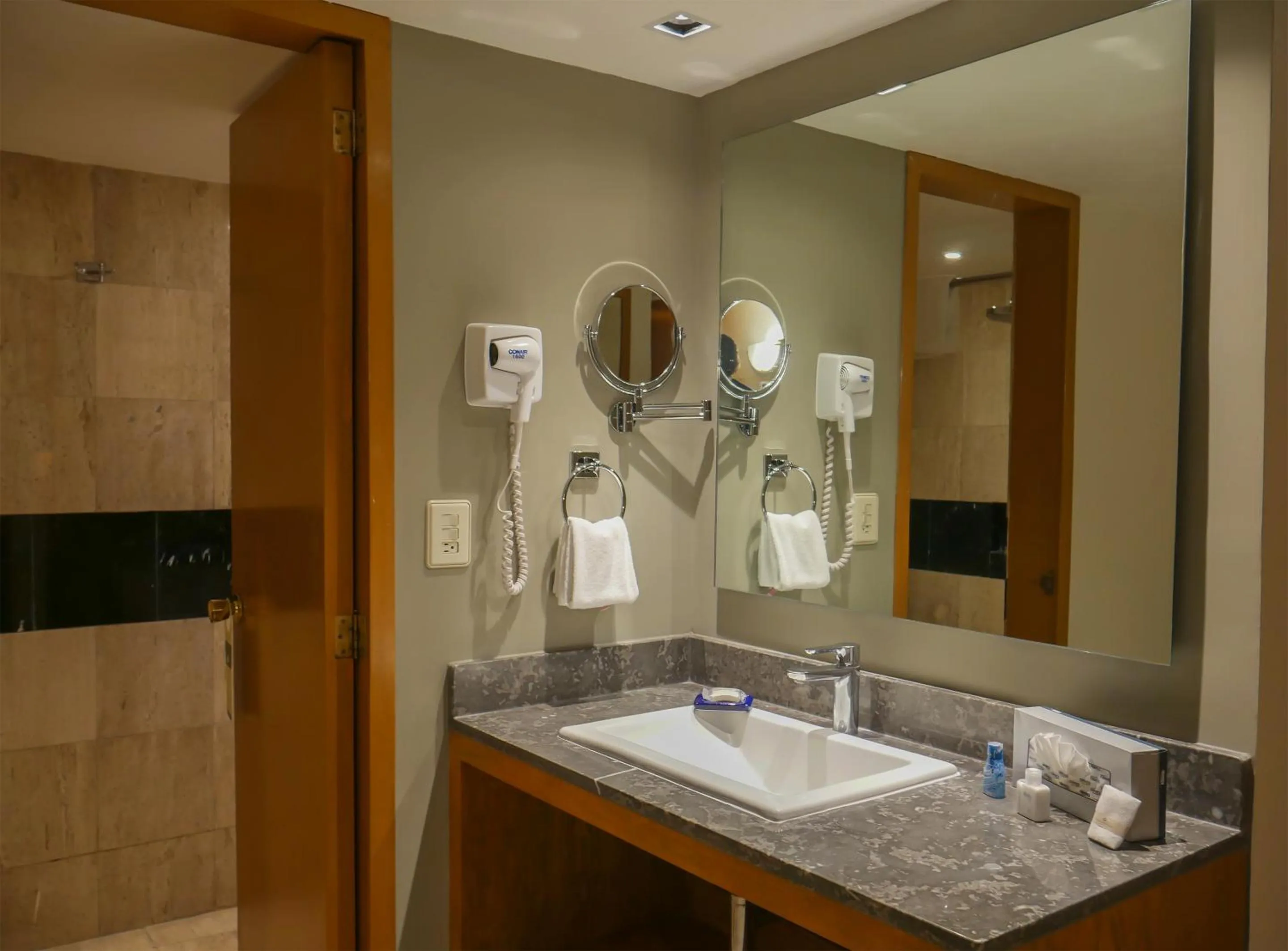 Bathroom in Hotel Guadalajara Plaza Ejecutivo