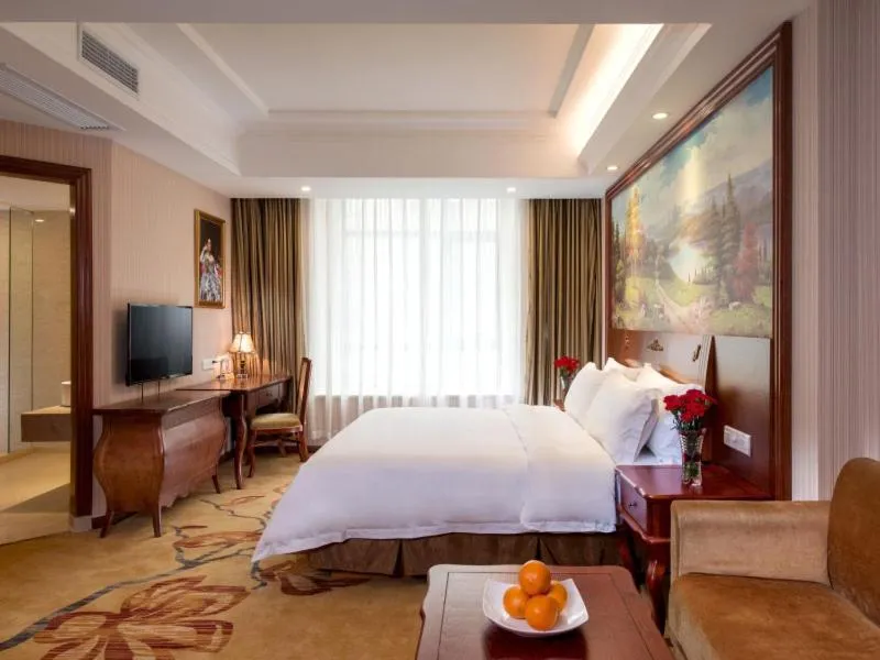 Bed in Vienna Hotel Puning South Huancheng Road High-Speed Train Station