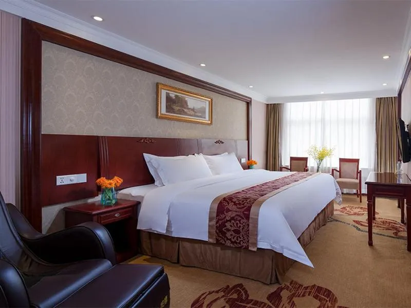Bed in Vienna Hotel Shenzhen Guanlan Tangren Street