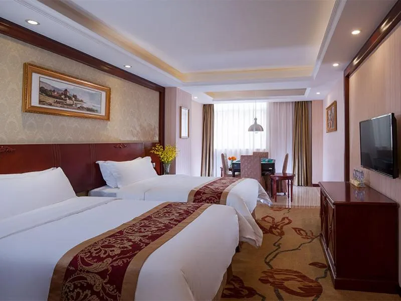 Bed in Vienna Hotel Shenzhen Guanlan Tangren Street
