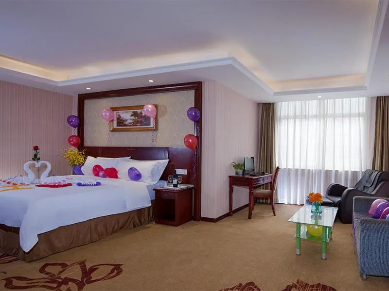 Bed in Vienna Hotel Shenzhen Guanlan Tangren Street