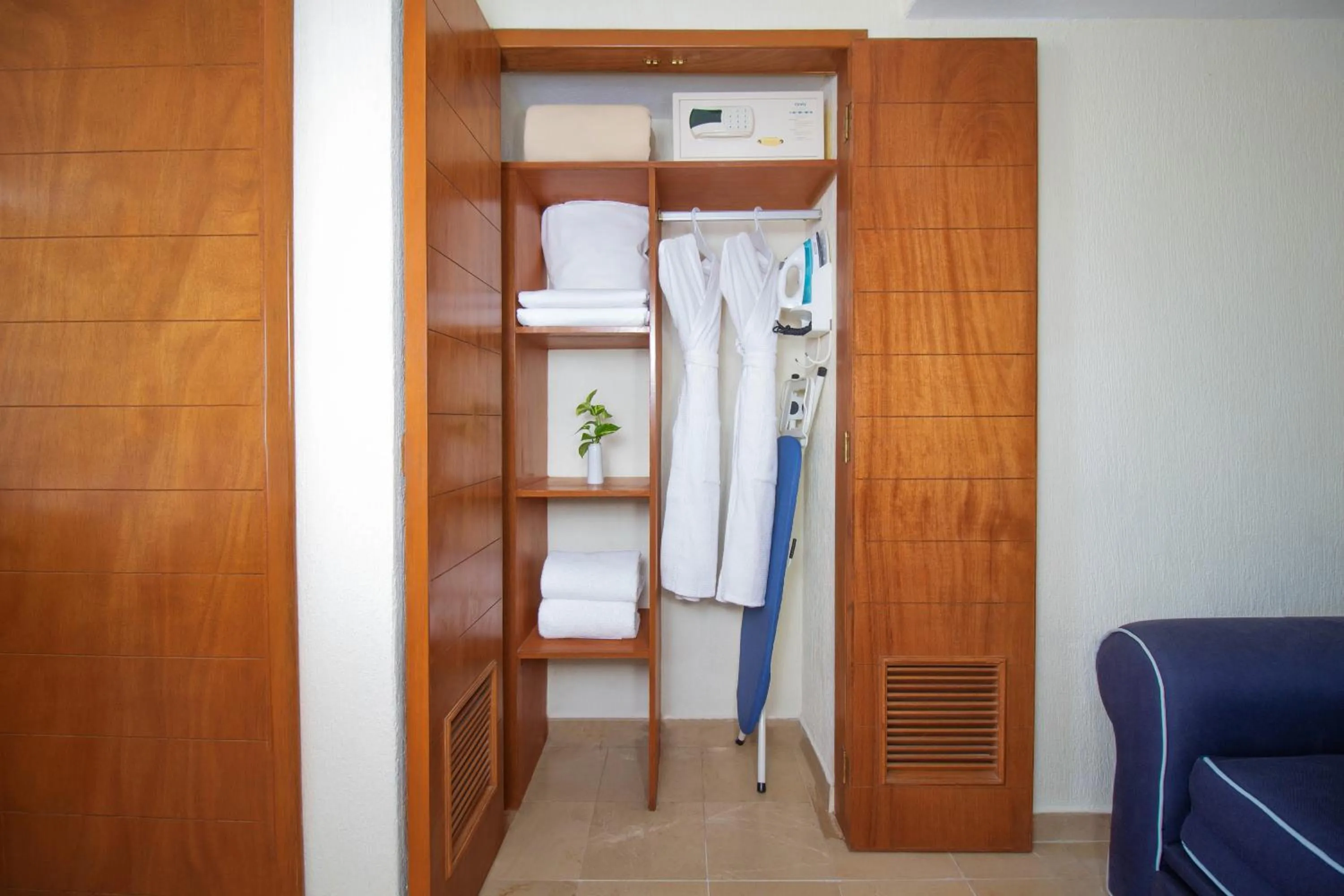 Toilet in Plaza Pelicanos Grand Beach Resort All Inclusive