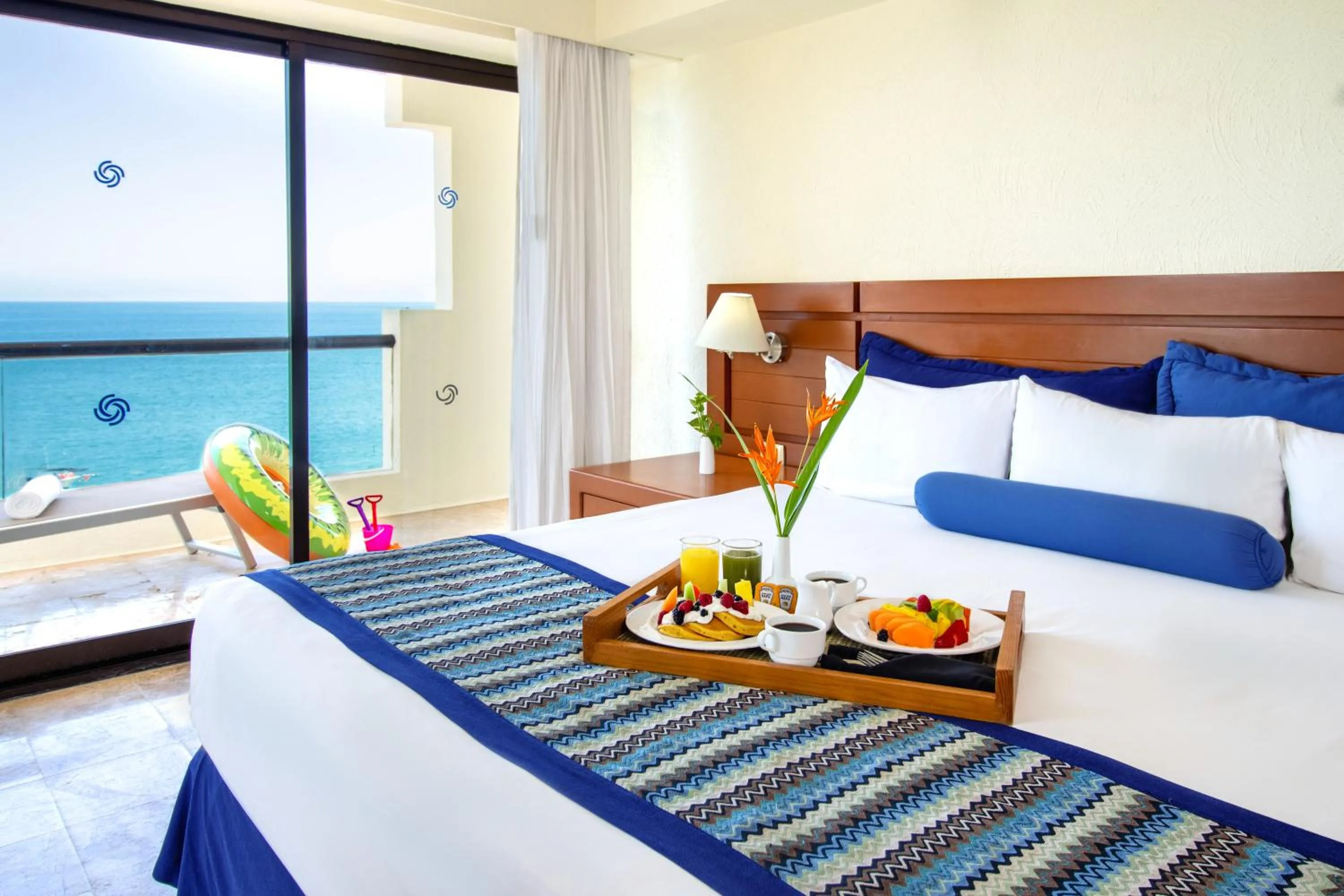 TV and multimedia, Bed in Plaza Pelicanos Grand Beach Resort All Inclusive