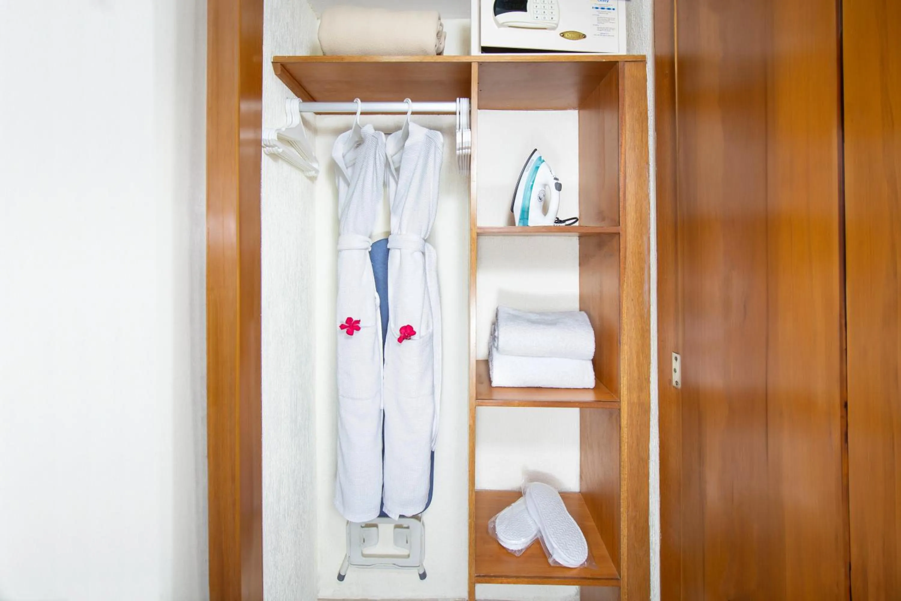 Coffee/tea facilities in Plaza Pelicanos Grand Beach Resort All Inclusive