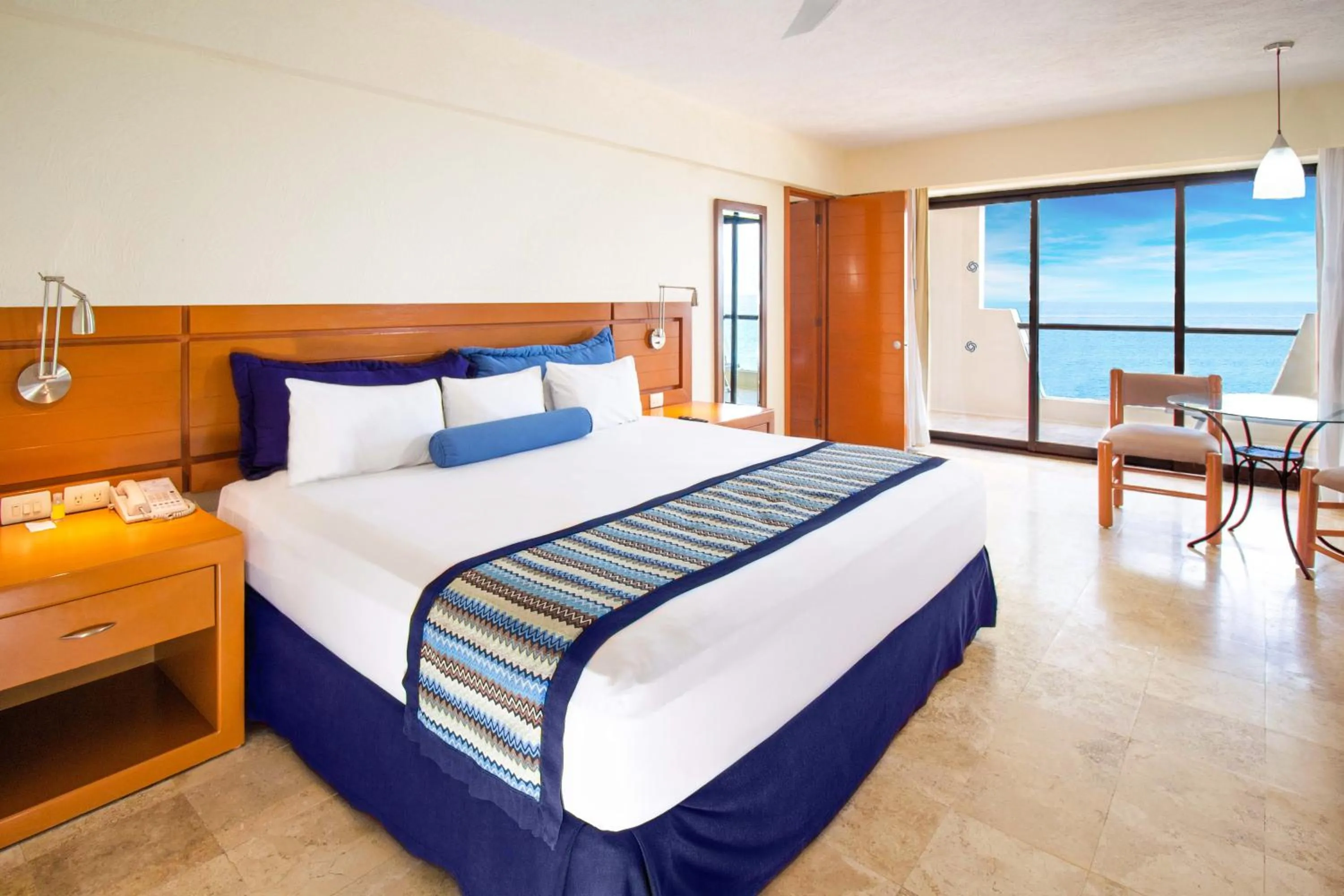 Landmark view, Bed in Plaza Pelicanos Grand Beach Resort All Inclusive