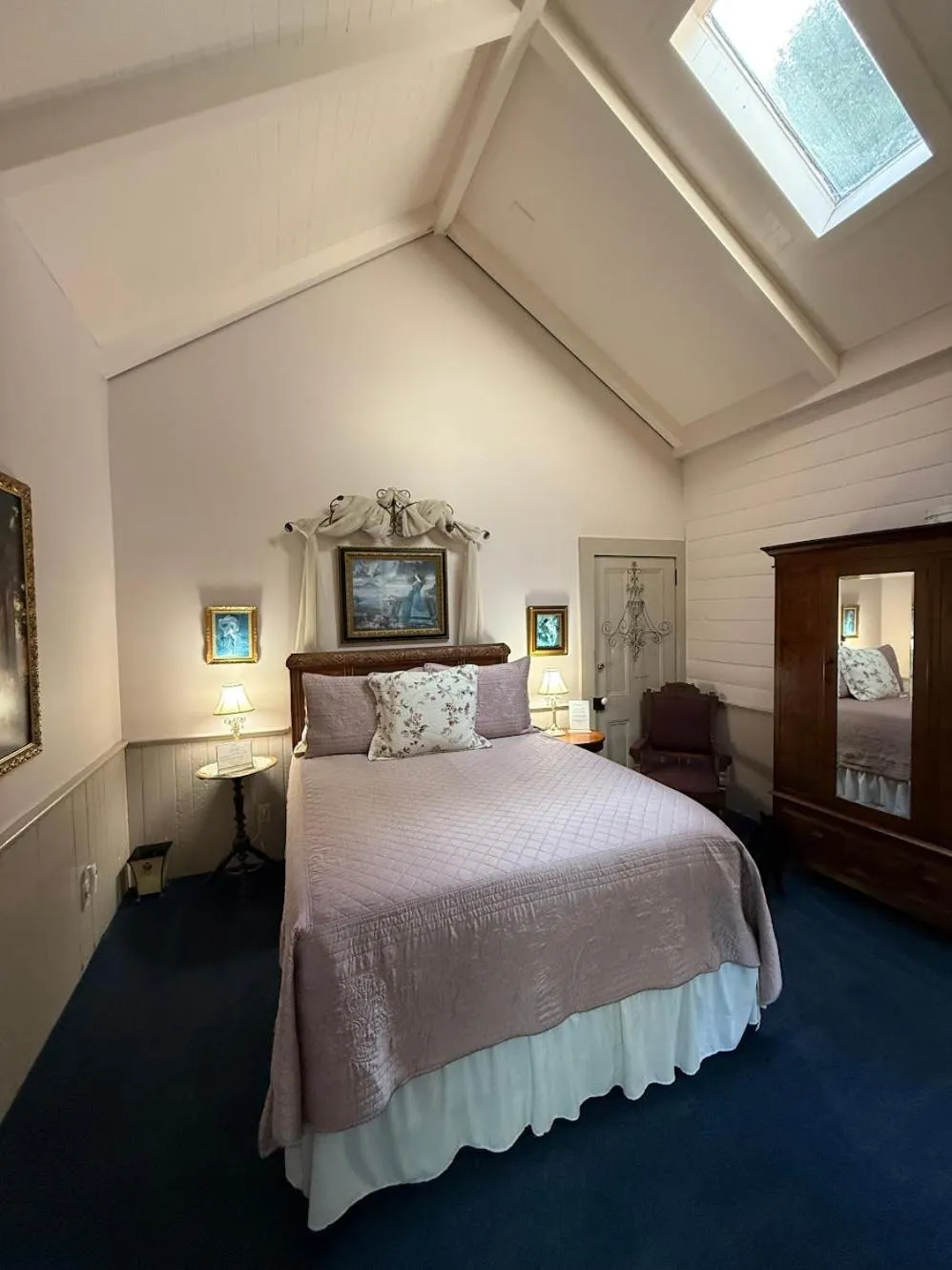 Bed in Shaw House Inn