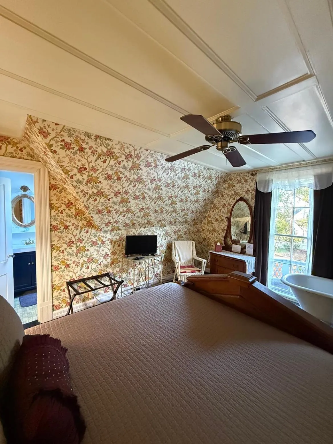 Bed in Shaw House Inn