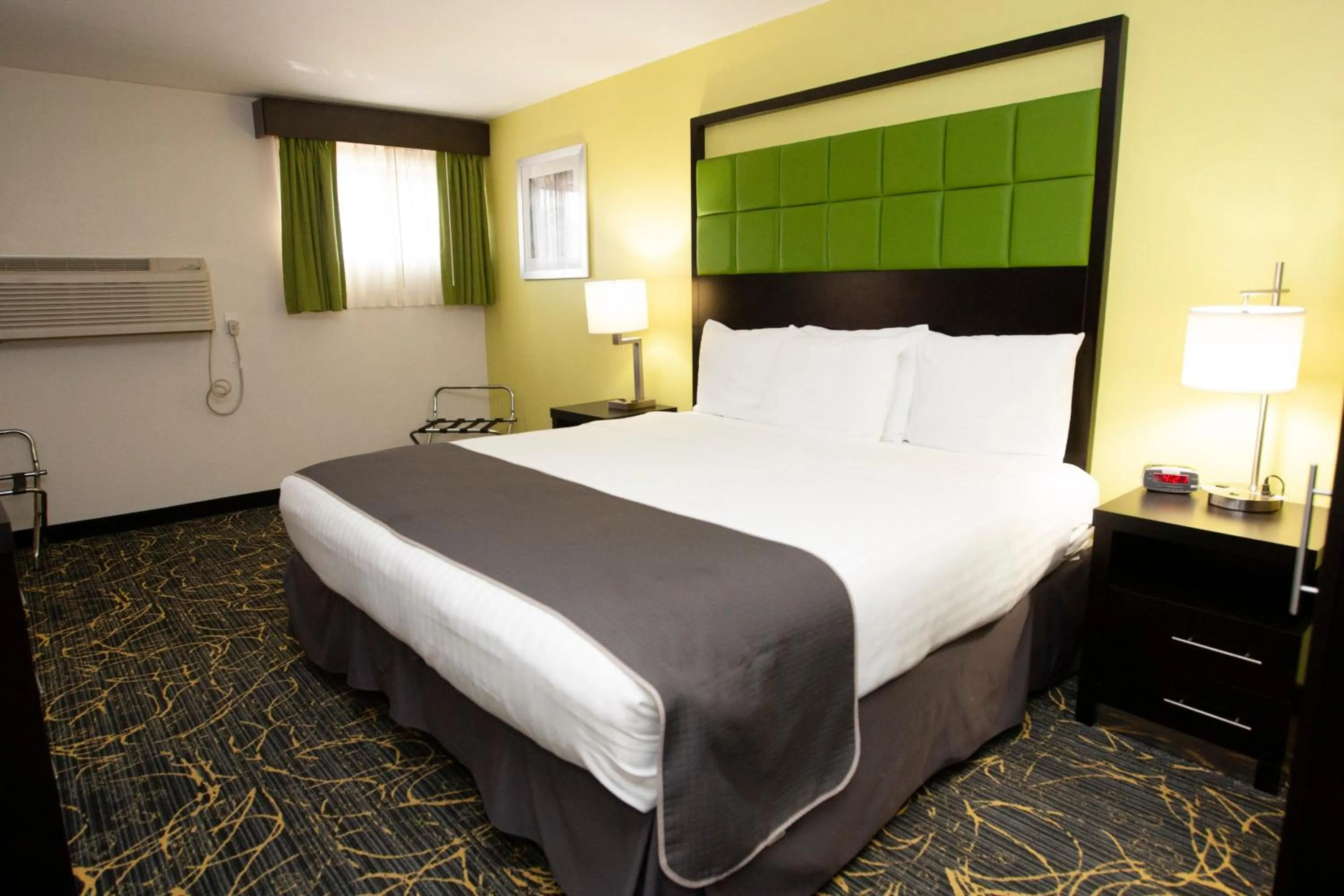 Bed in AmericInn and Suites by Wyndham Delafield-Waukesha-Milwaukee