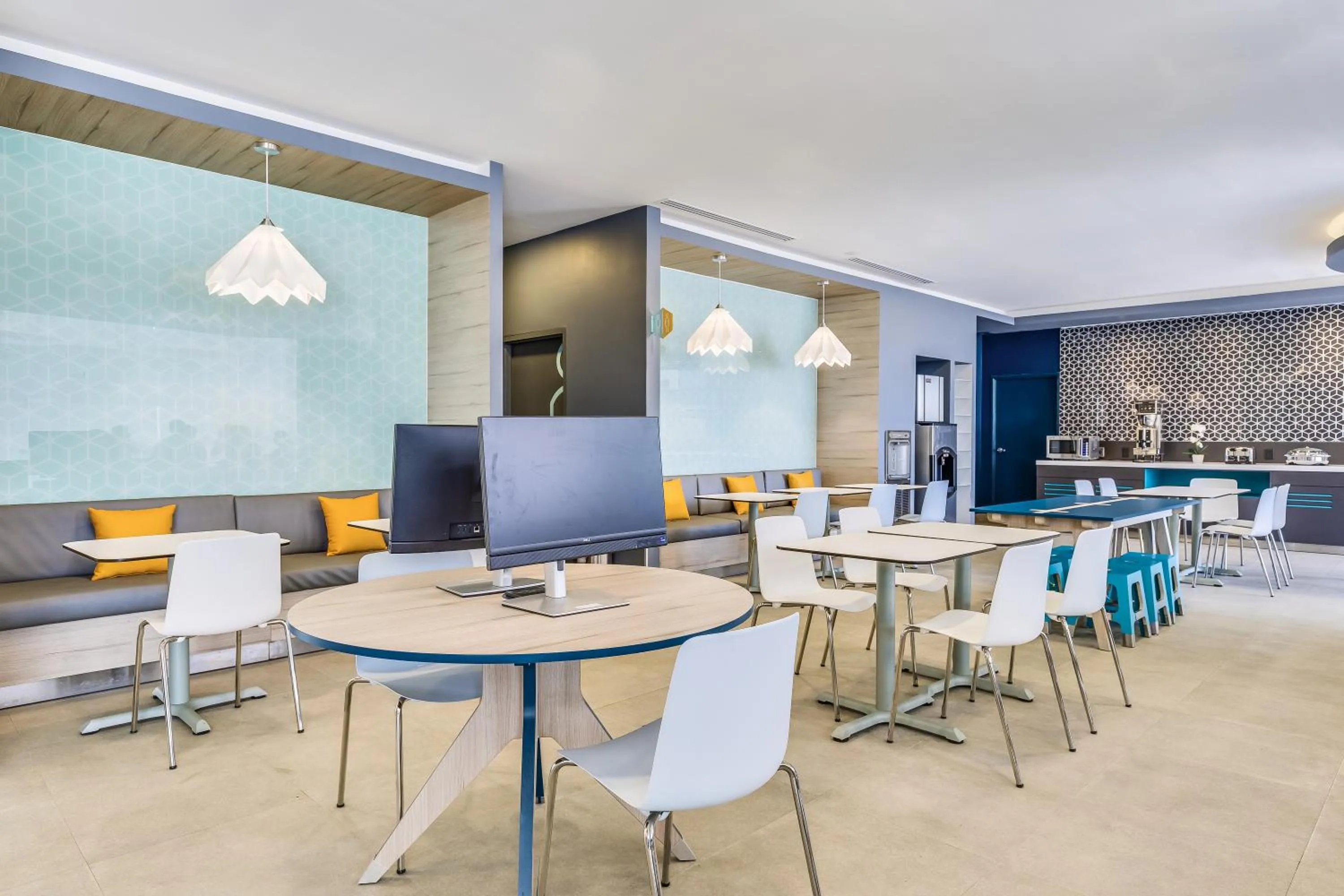 Restaurant/places to eat in One Acapulco Costera