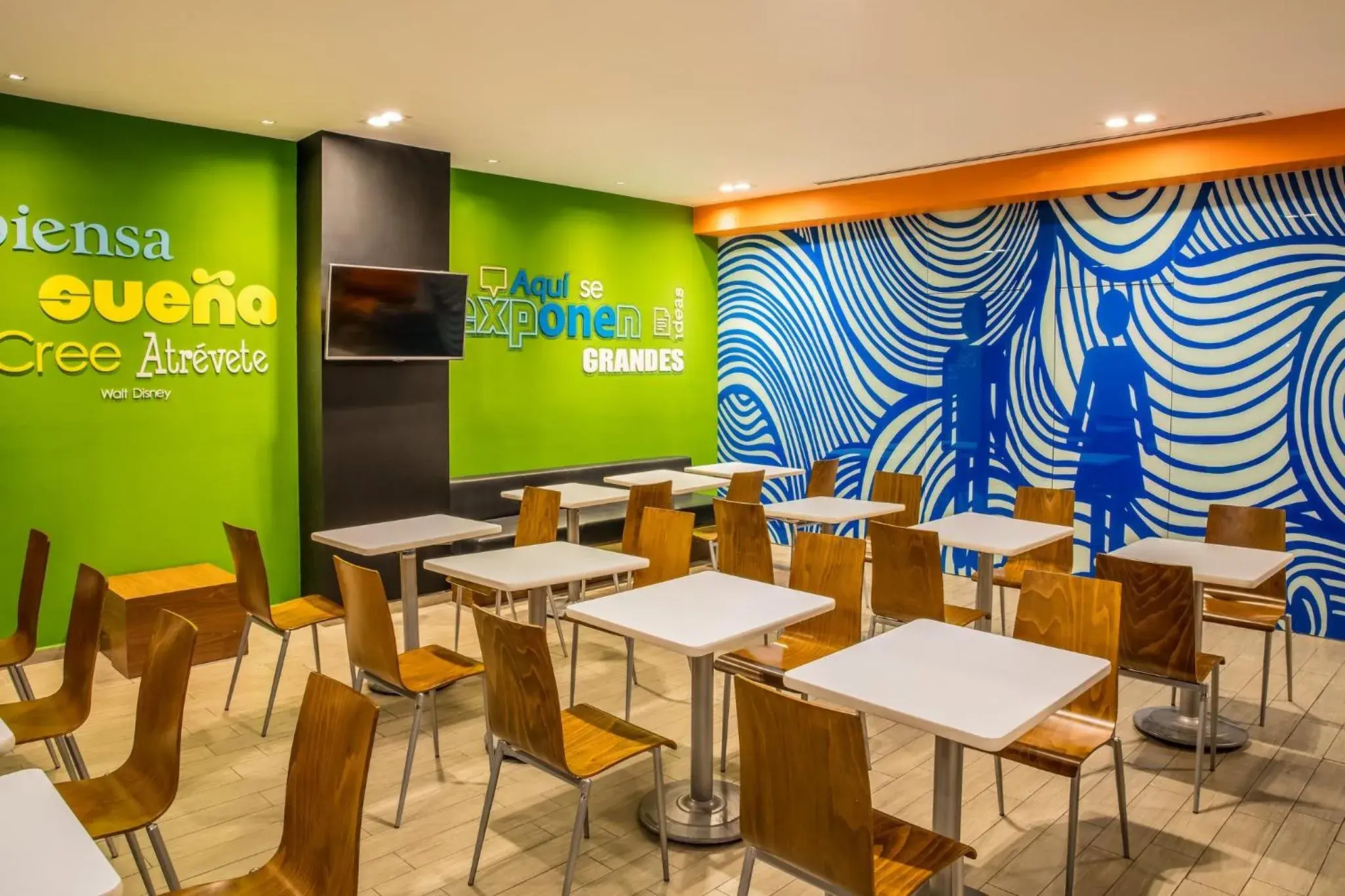 Restaurant/places to eat in One Monterrey Aeropuerto Restaurant/places to eat in One Monterrey Aeropuerto