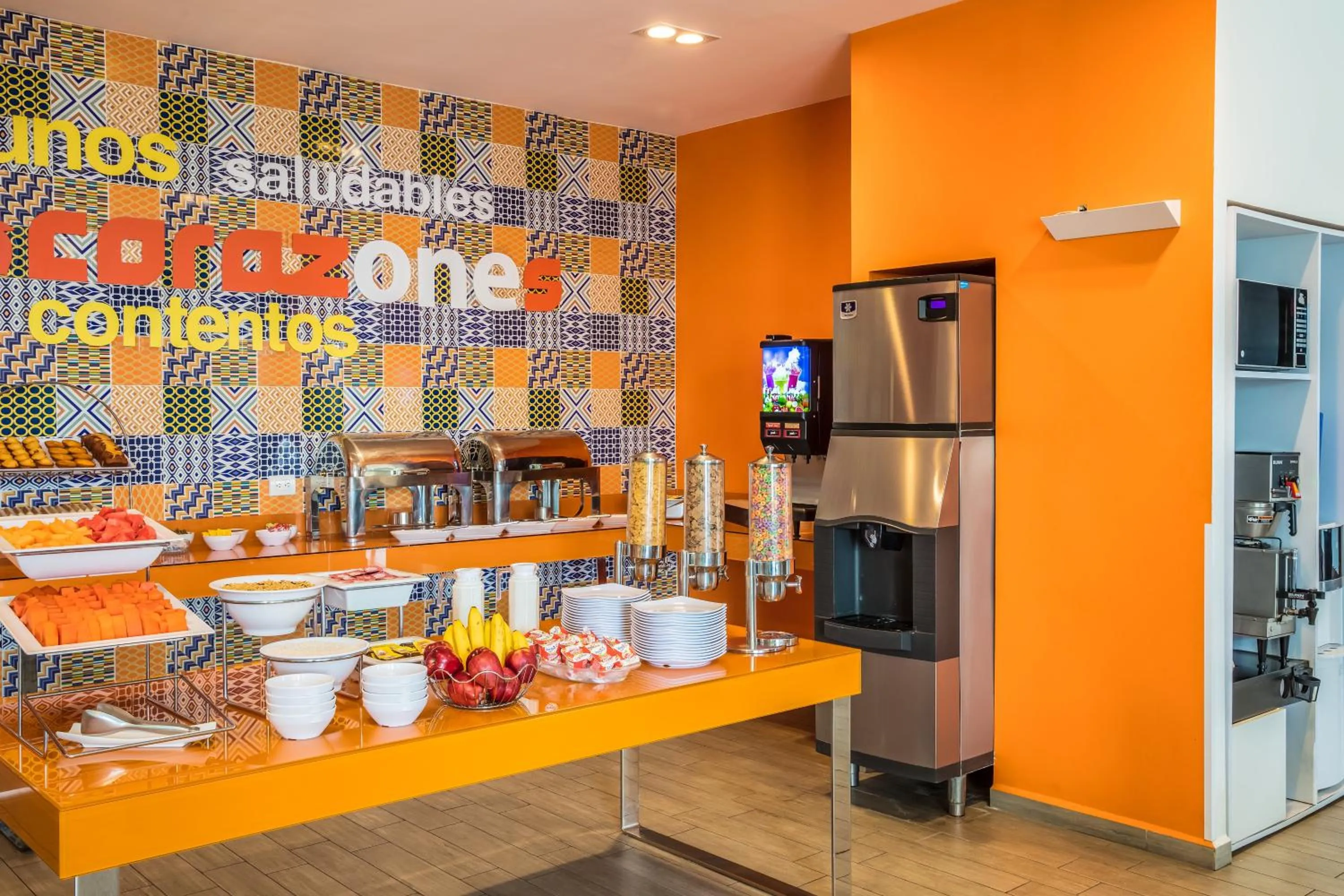 Restaurant/places to eat in One Monterrey Aeropuerto