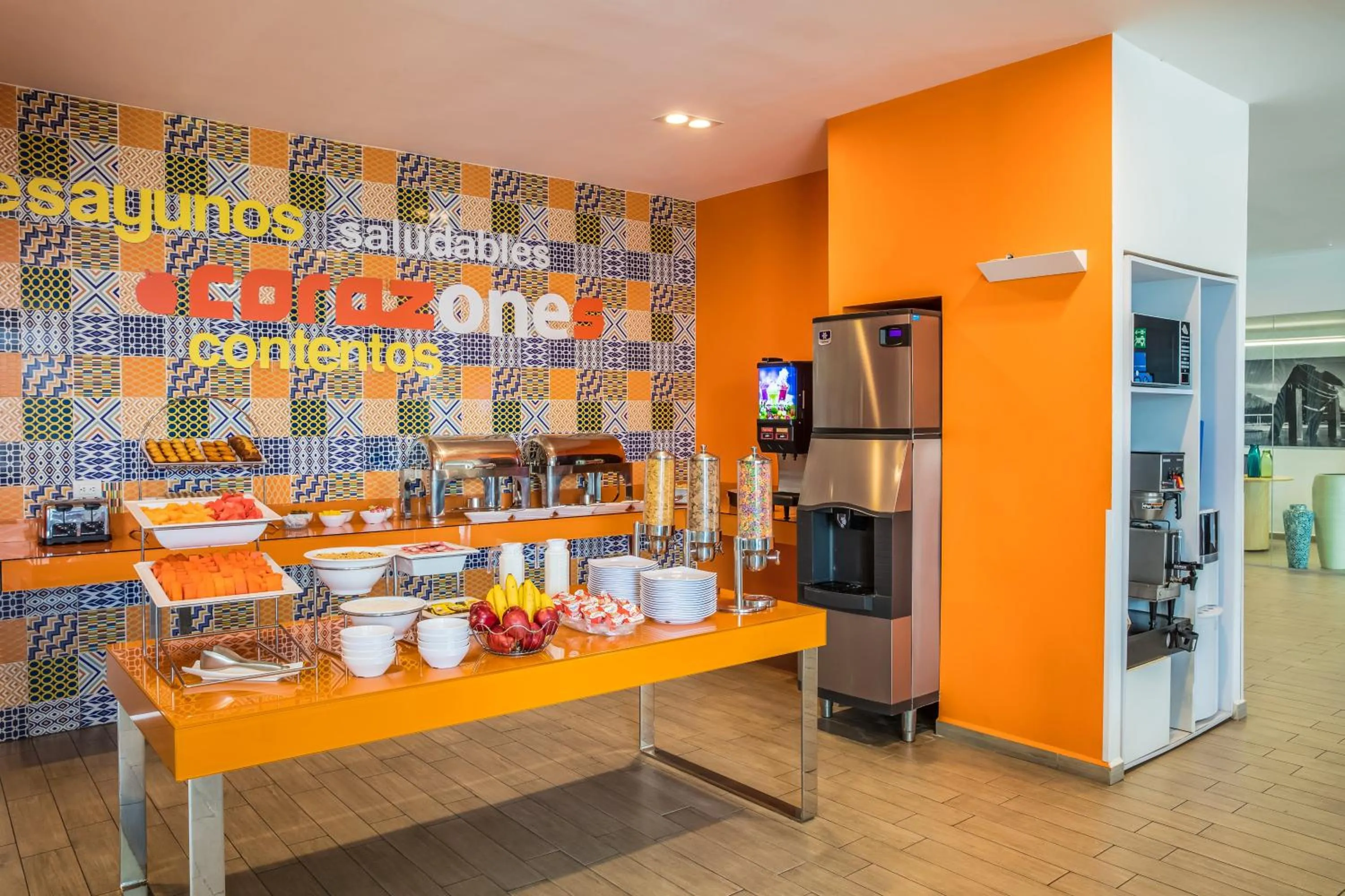 Restaurant/places to eat in One Monterrey Aeropuerto