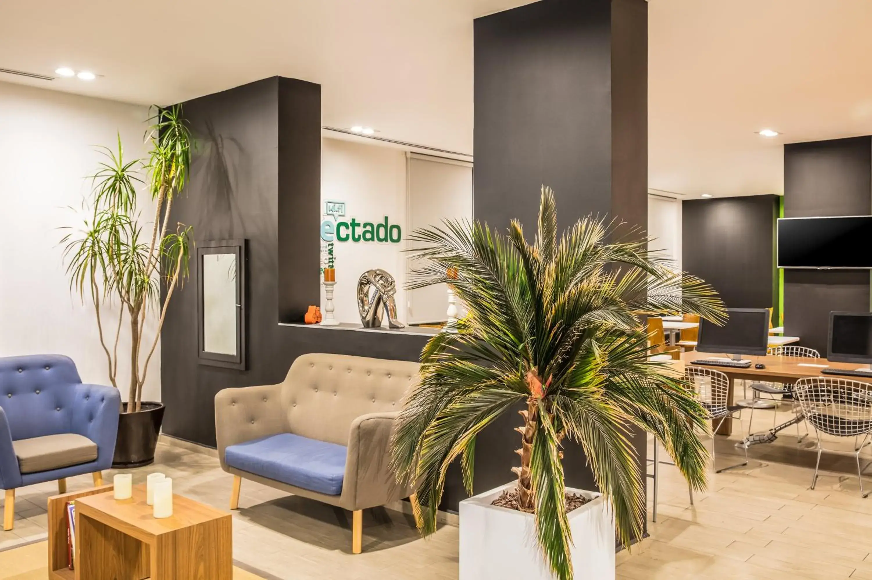 Lobby or reception in One Monterrey Aeropuerto Lobby or reception in One Monterrey Aeropuerto