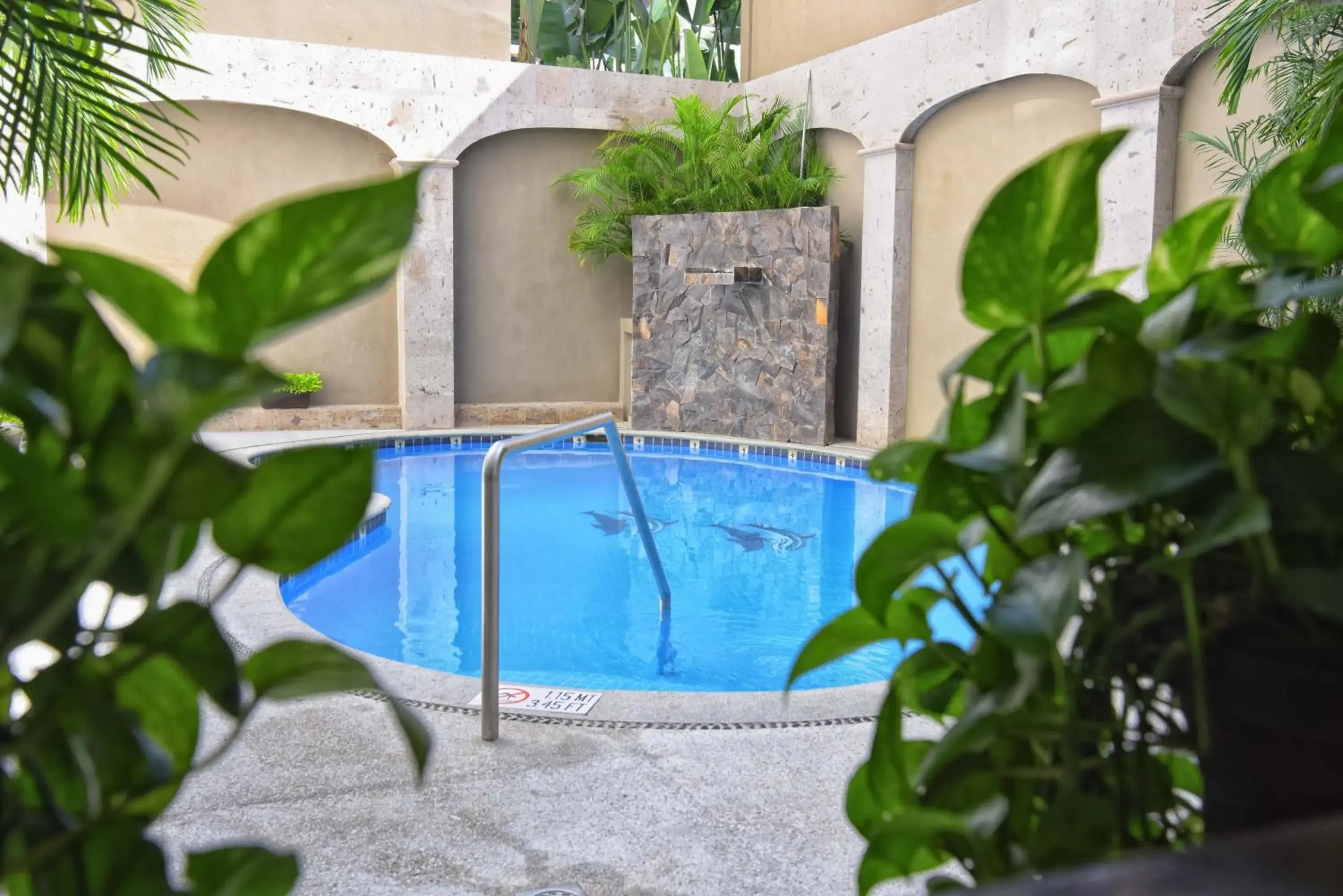 Pool view in Hotel Eloisa Pool view in Hotel Eloisa