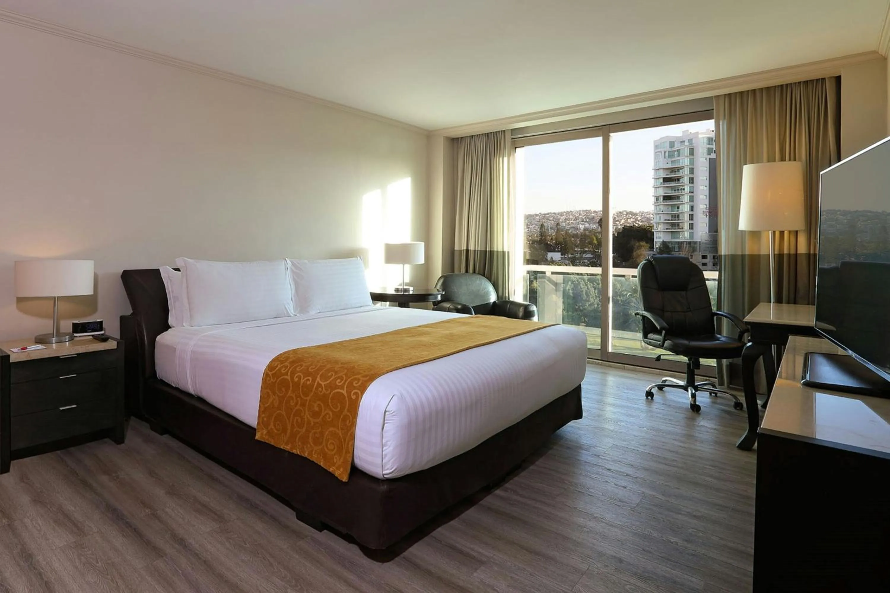 Bedroom, Bed in Marriott Tijuana Hotel