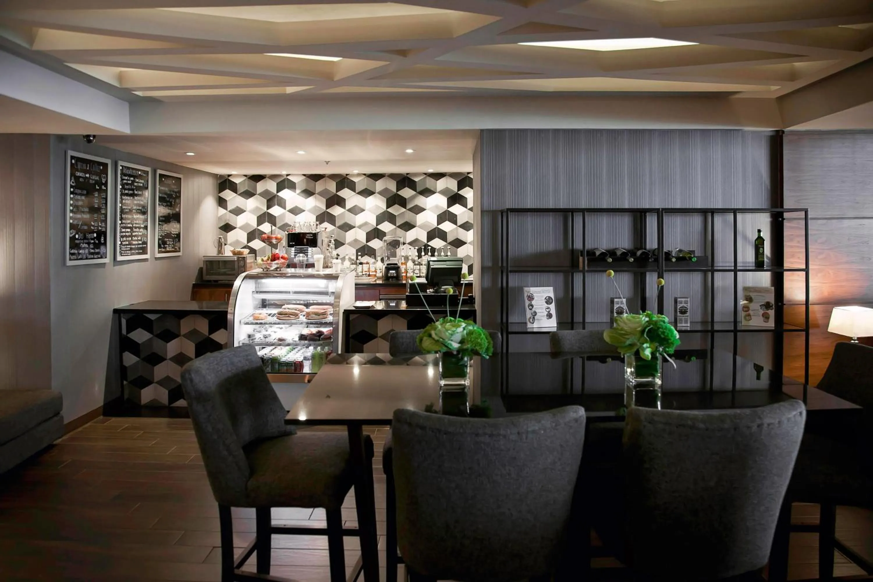 Lounge or bar in Marriott Tijuana Hotel