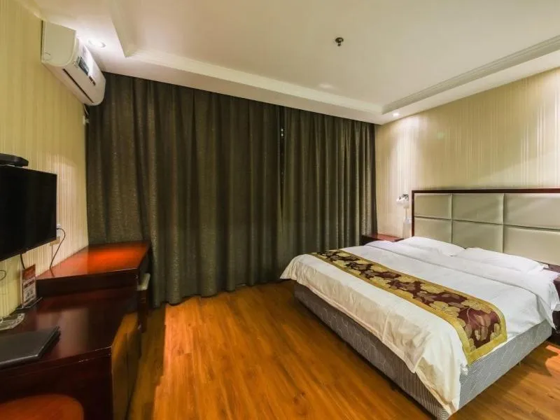 Bed in GreenTree Inn HeNan ZhengZhou Wanda Hanghai Middle Road Business Hotel