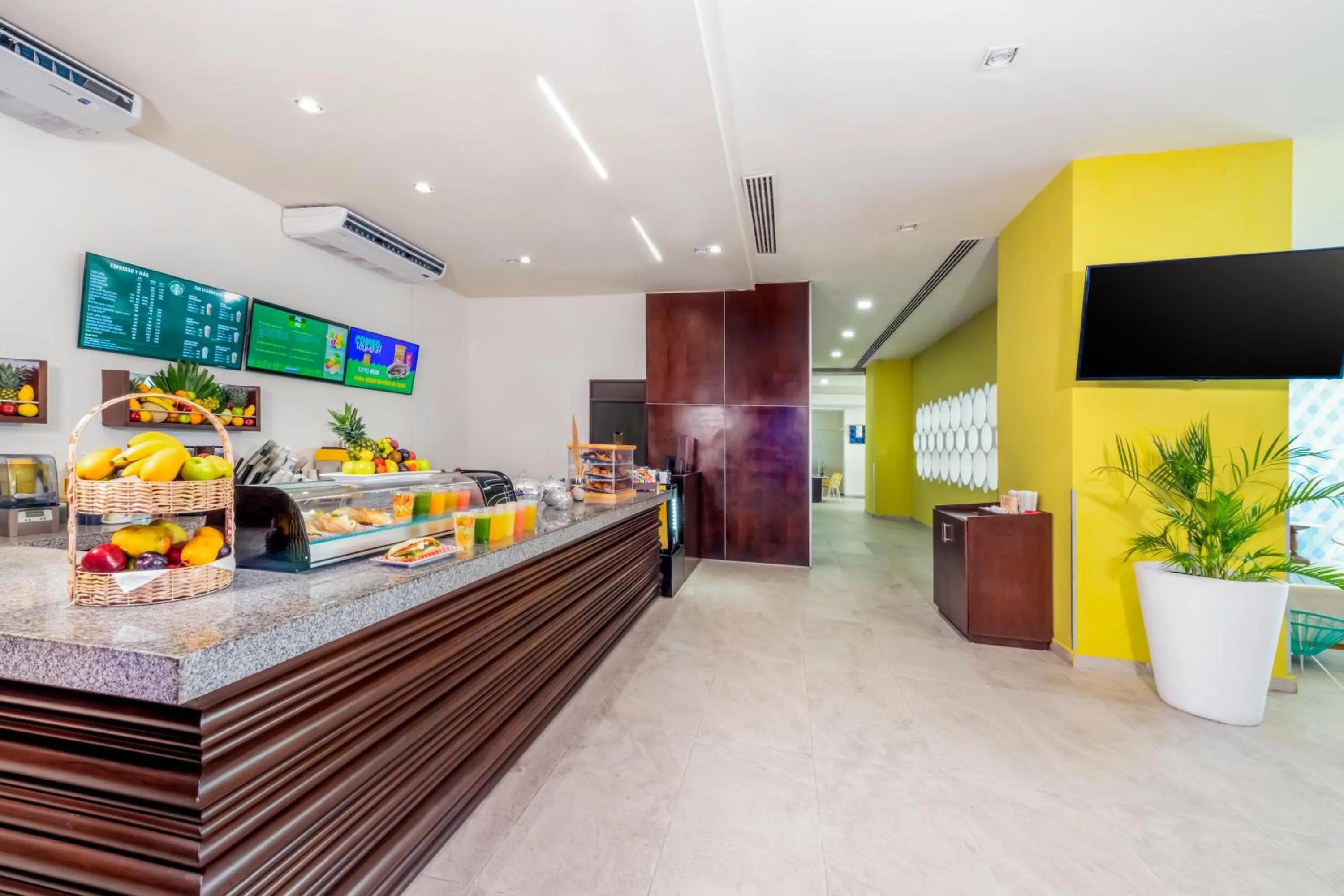 Lounge or bar in Krystal Urban Cancun & Beach Club