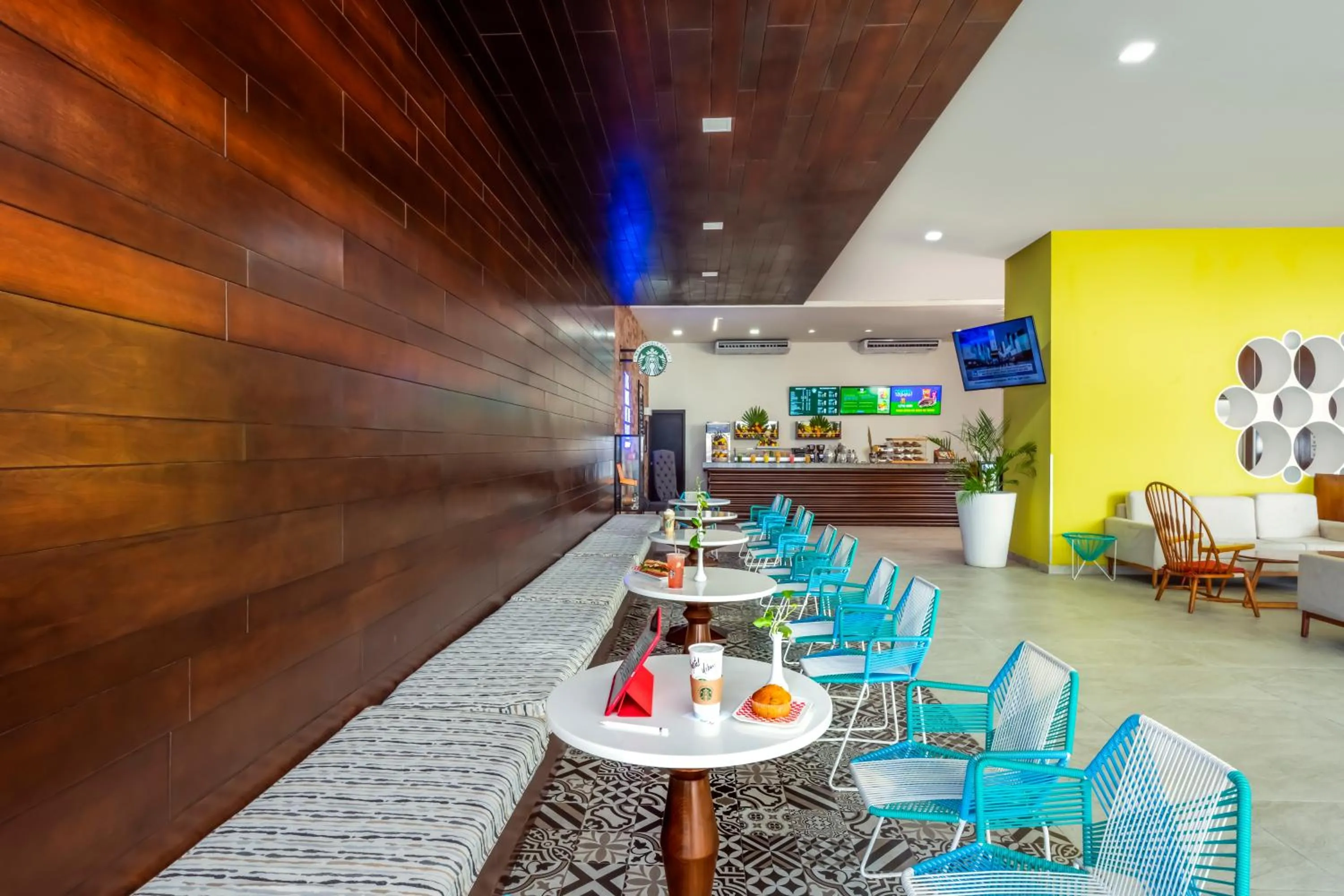 Lounge or bar in Krystal Urban Cancun & Beach Club