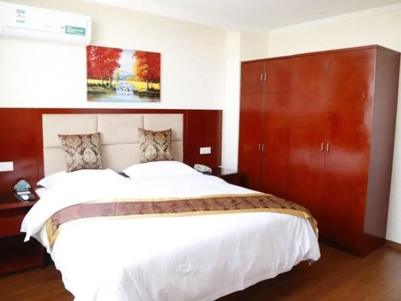 Bed in Greentree Tangshan Nanhu Jindi Business Hotel