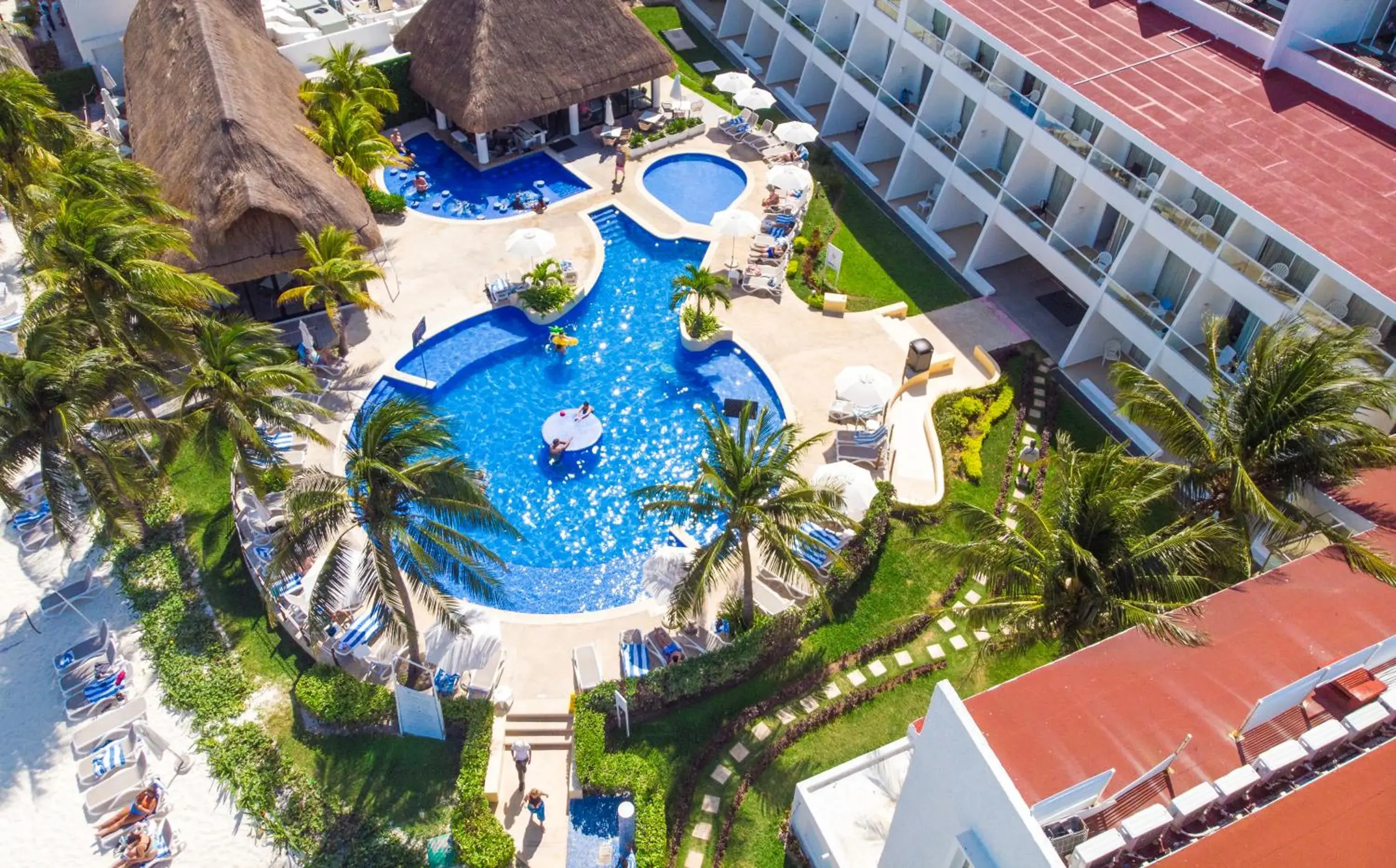 Swimming pool in Cancun Bay All Inclusive Hotel Swimming pool in Cancun Bay All Inclusive Hotel