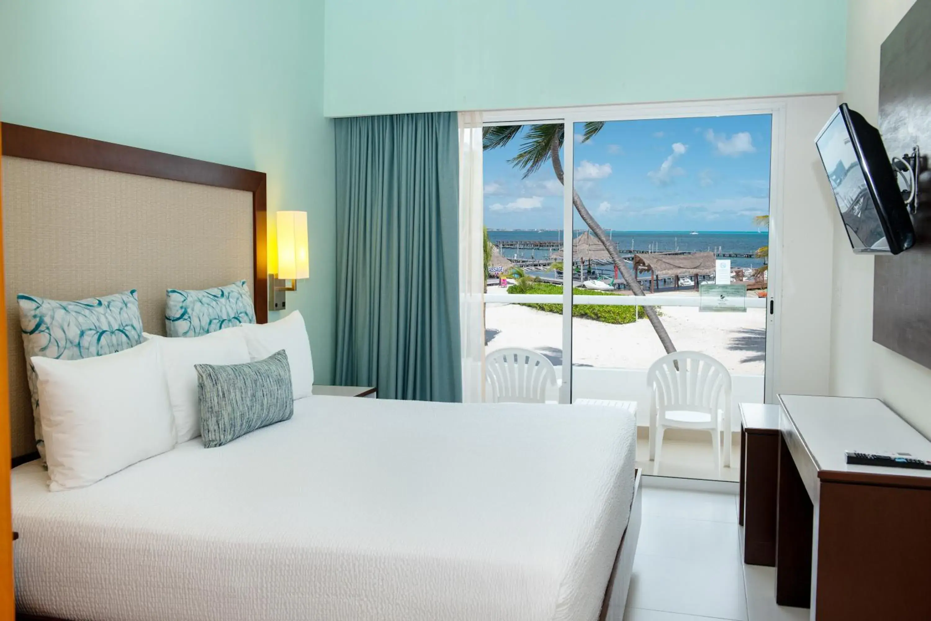 Bedroom, Bed in Cancun Bay All Inclusive Hotel Bedroom, Bed in Cancun Bay All Inclusive Hotel