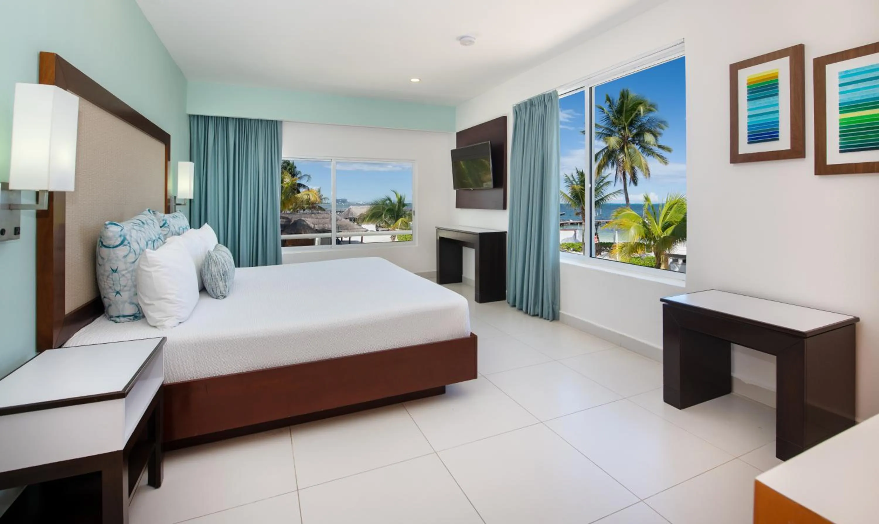 Bedroom, Bed in Cancun Bay All Inclusive Hotel