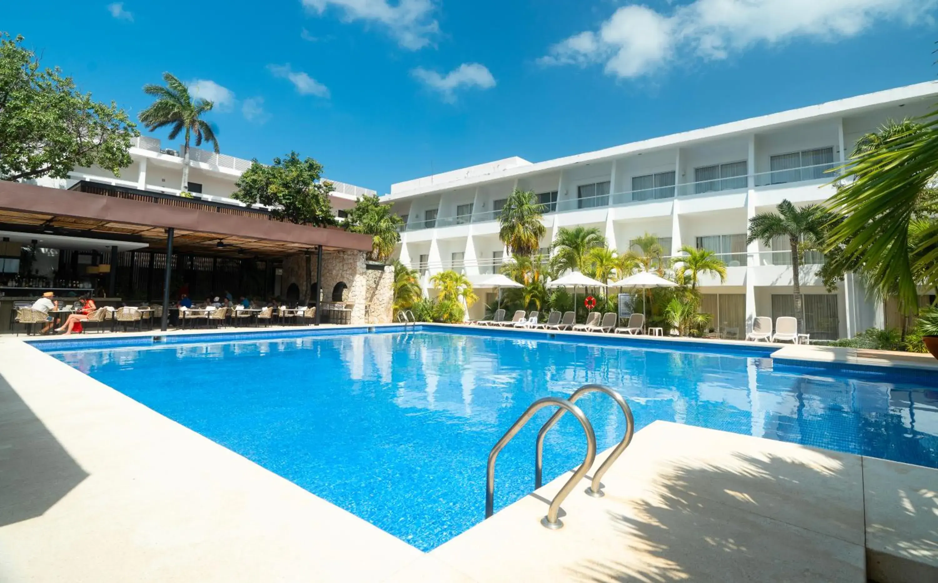 Swimming pool in Cancun Bay All Inclusive Hotel Swimming pool in Cancun Bay All Inclusive Hotel