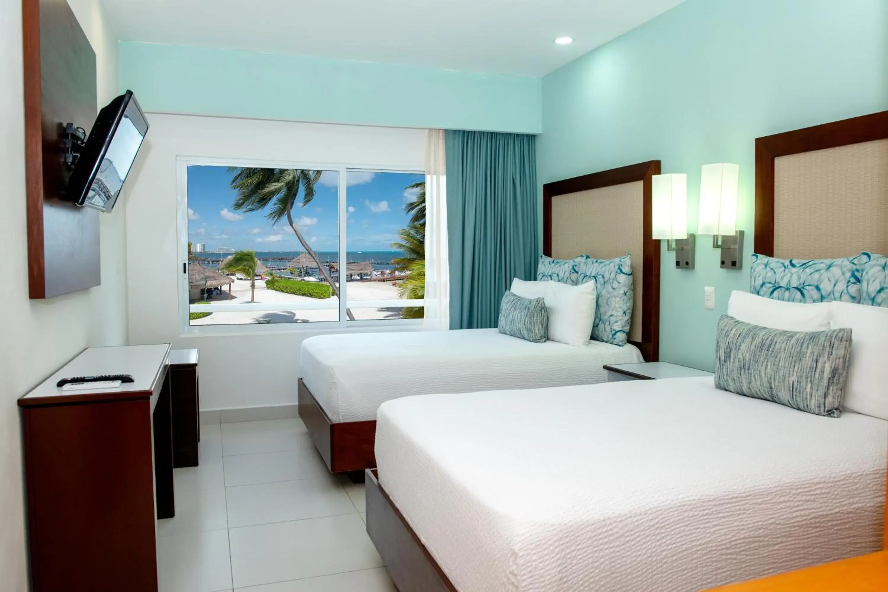 Bedroom, Bed in Cancun Bay All Inclusive Hotel Bedroom, Bed in Cancun Bay All Inclusive Hotel