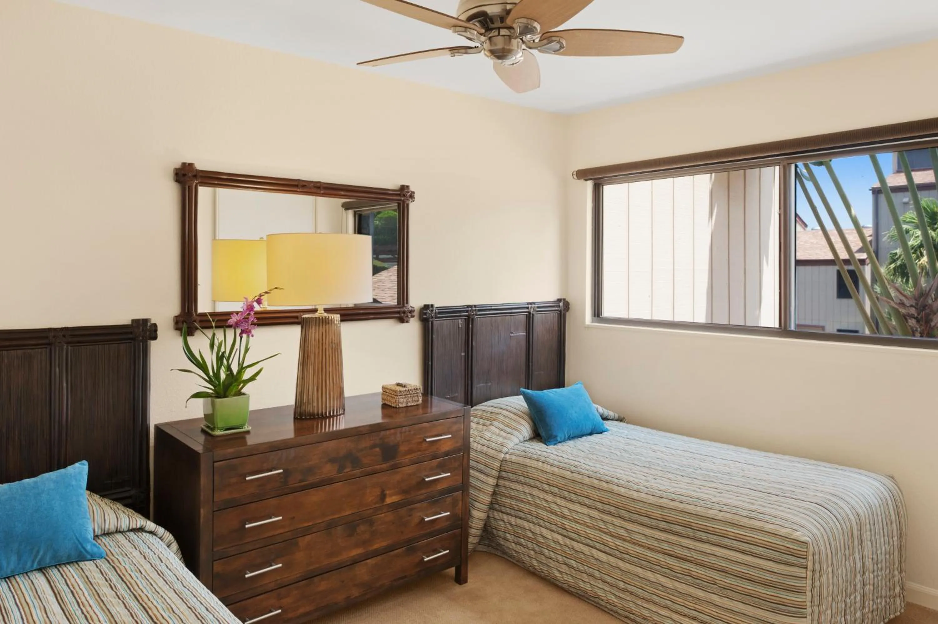 Bedroom, Bed in The Kona Billfisher