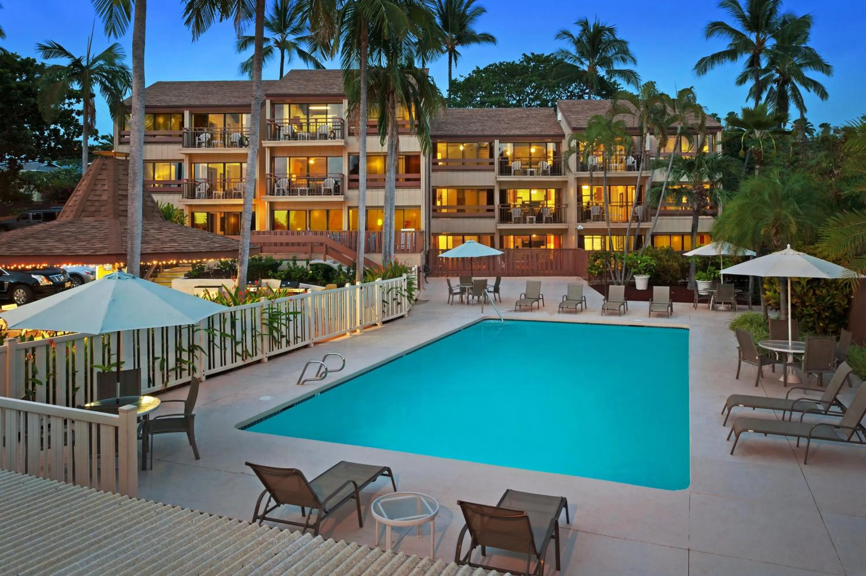 Swimming pool in The Kona Billfisher