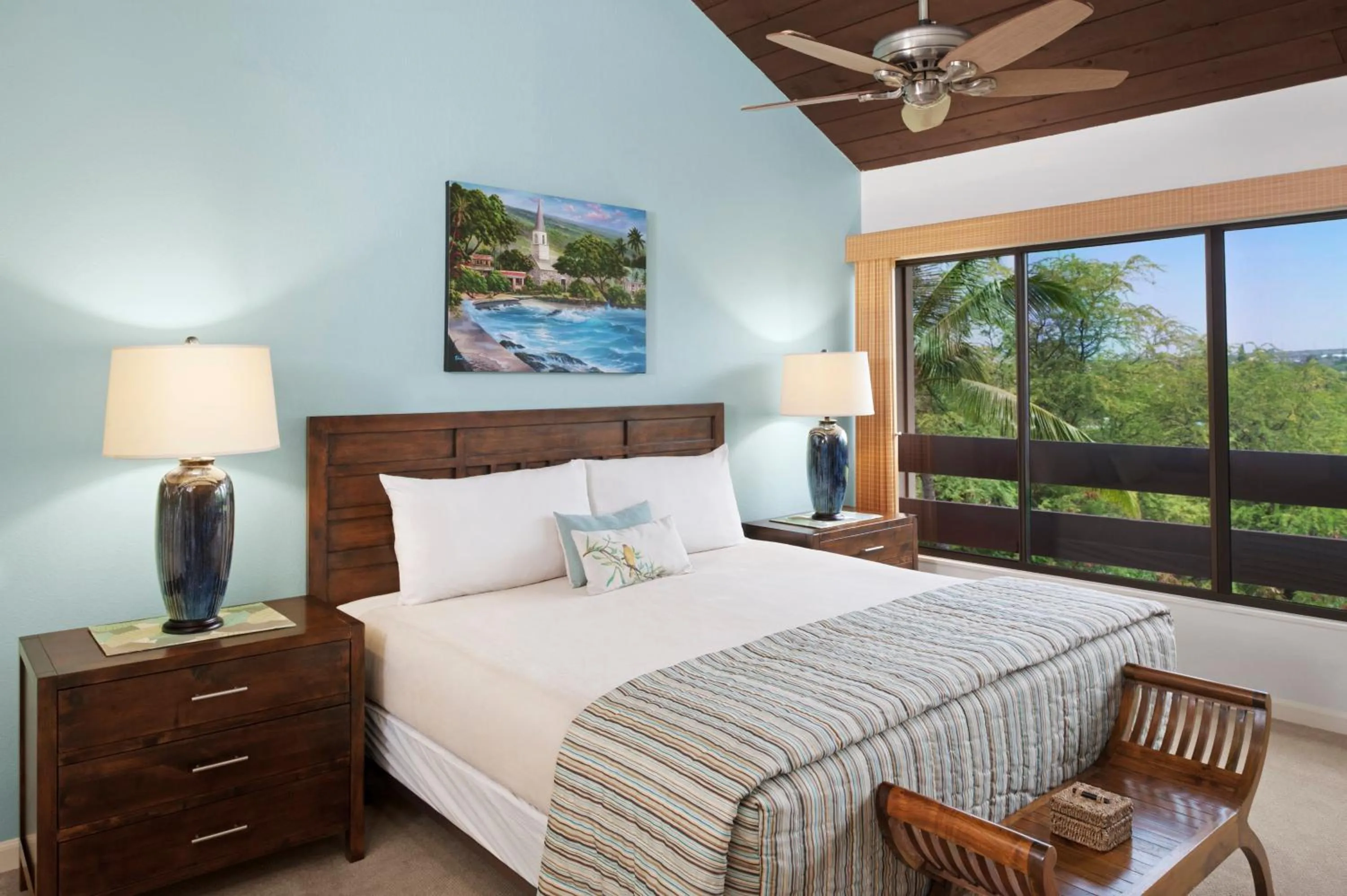 Bedroom, Bed in The Kona Billfisher