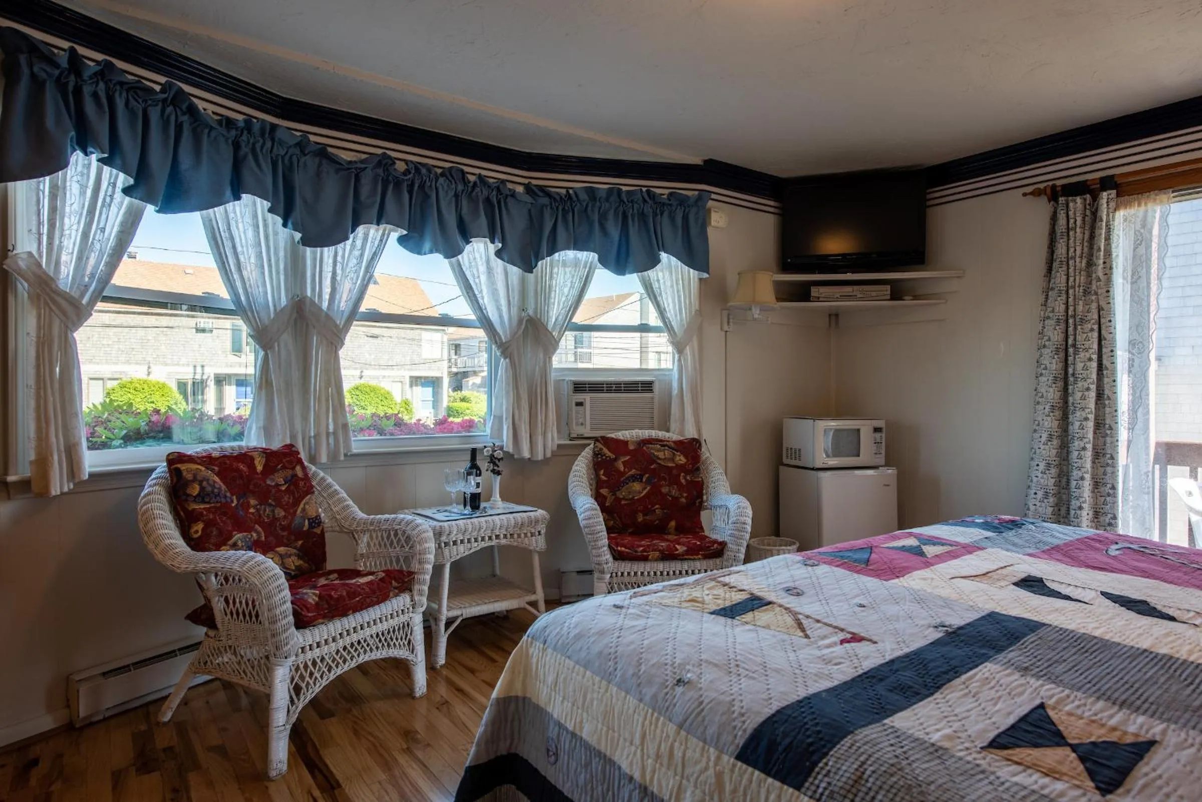 Bed in A Cape Cod Ocean Manor Inn