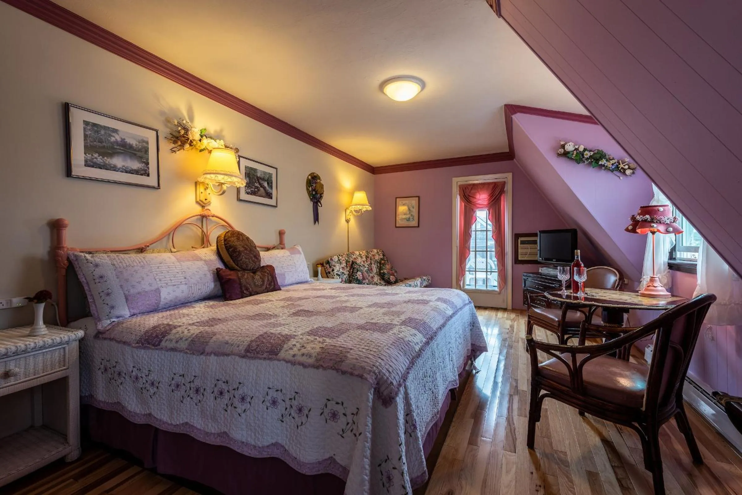 Bed in A Cape Cod Ocean Manor Inn