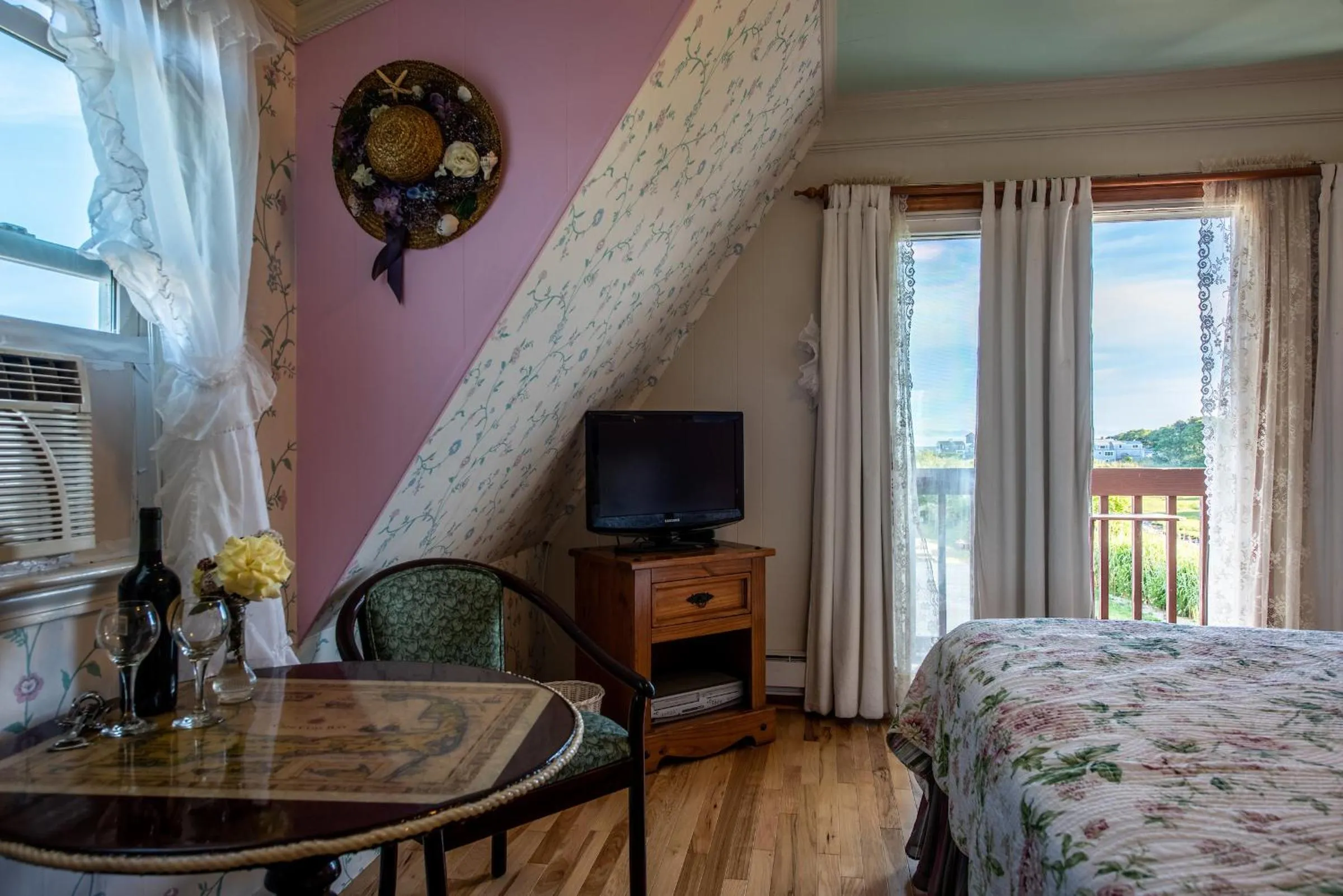 Bed in A Cape Cod Ocean Manor Inn