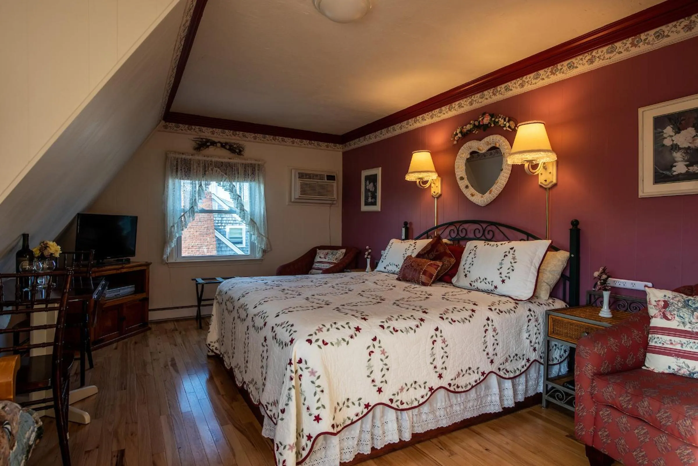 Bed in A Cape Cod Ocean Manor Inn